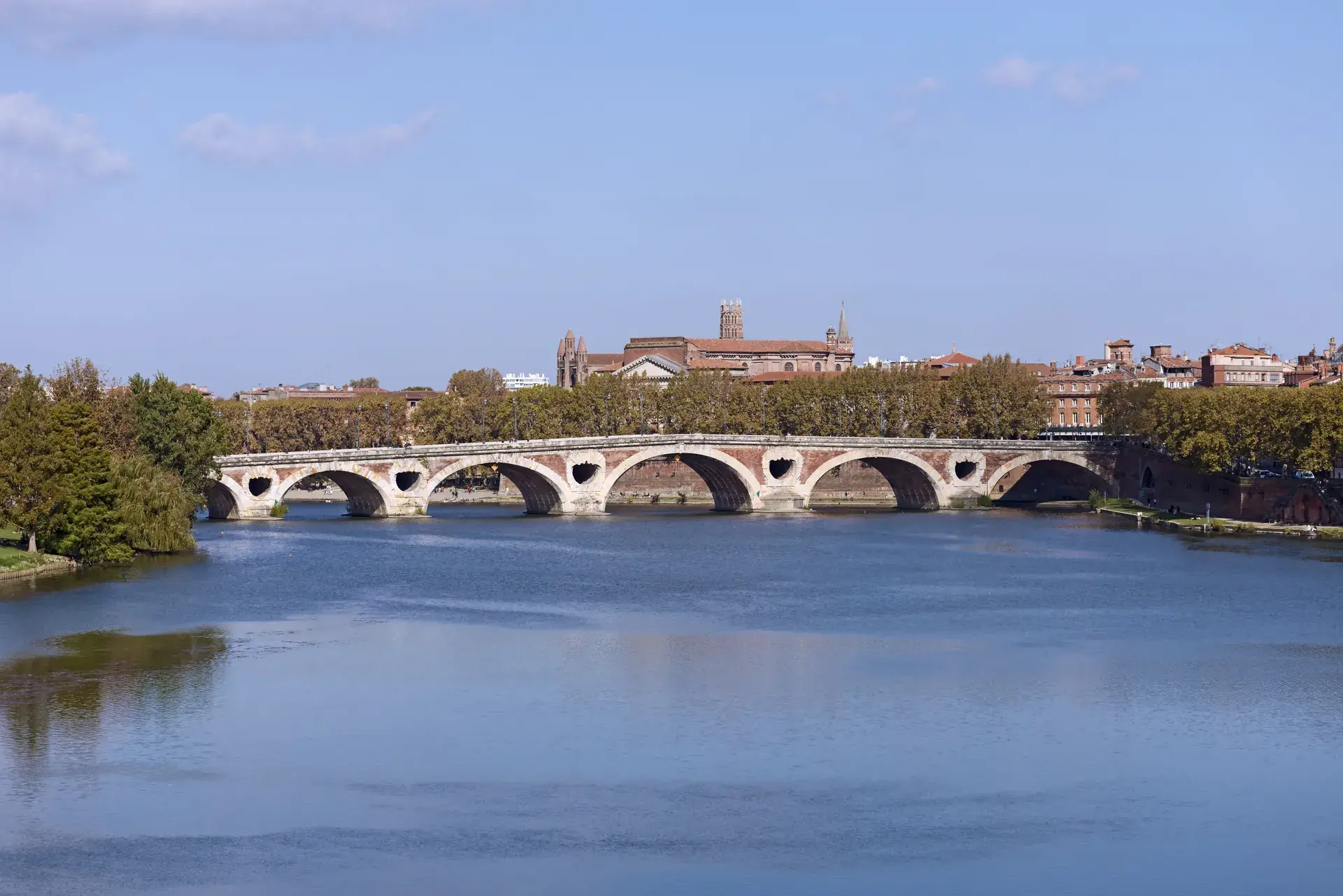 Tour image 2 for Toulouse: a self-guided walking tour of la ville rose, from Saint-Sernin to the Pont Neuf, with audio, quizzes & free eSIM