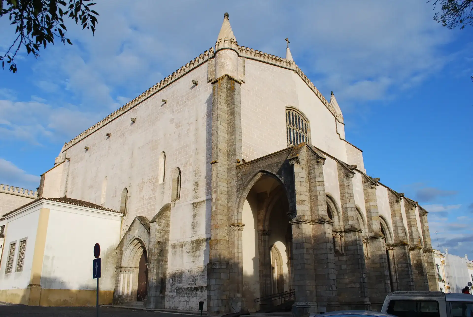 Guida alla Cappella delle Ossa e alla chiesa di San Francesco a Évora - Evora