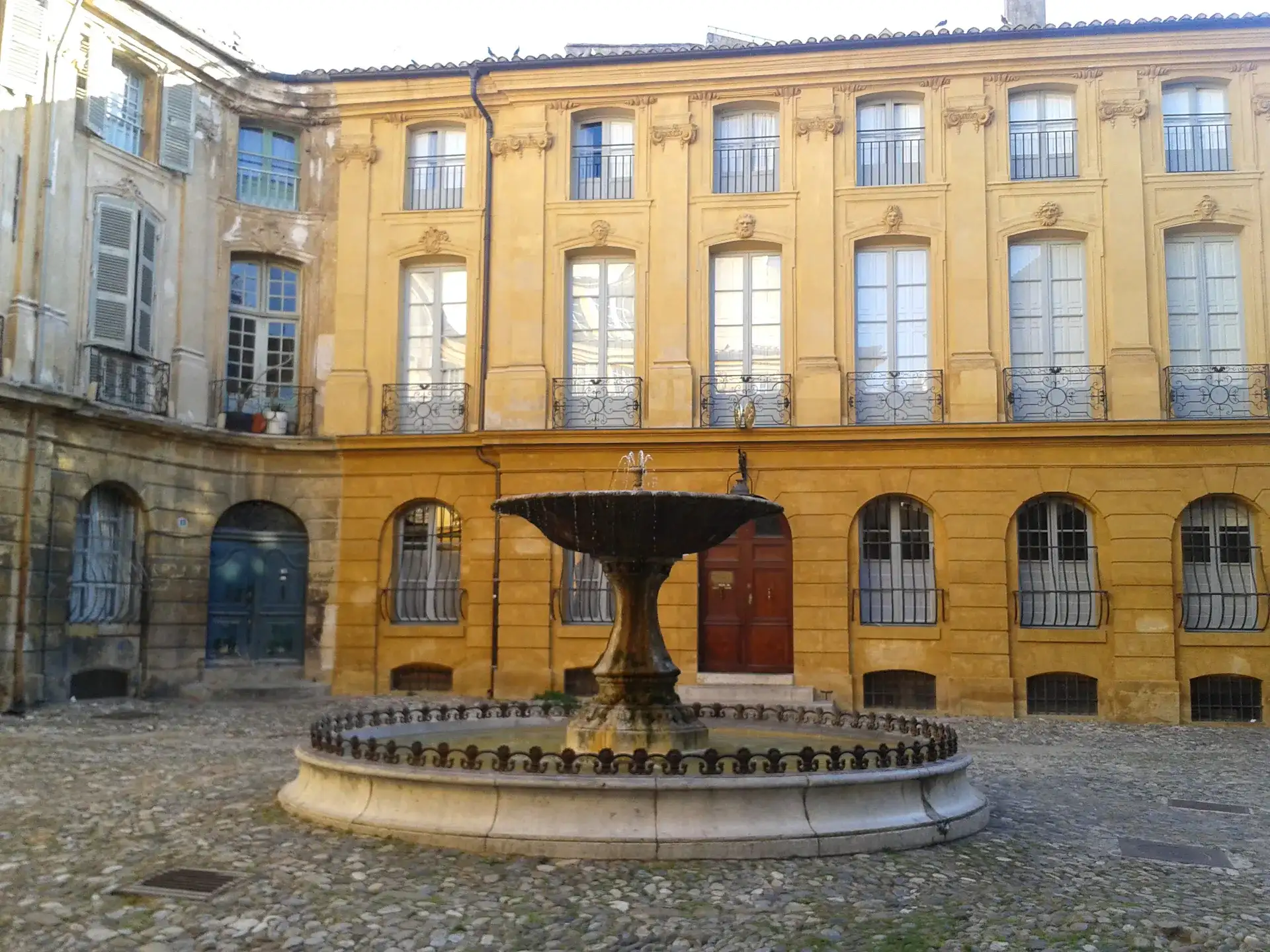 Place d'Albertas: Aix-en-Provence's Baroque Square - Aix-en-provence