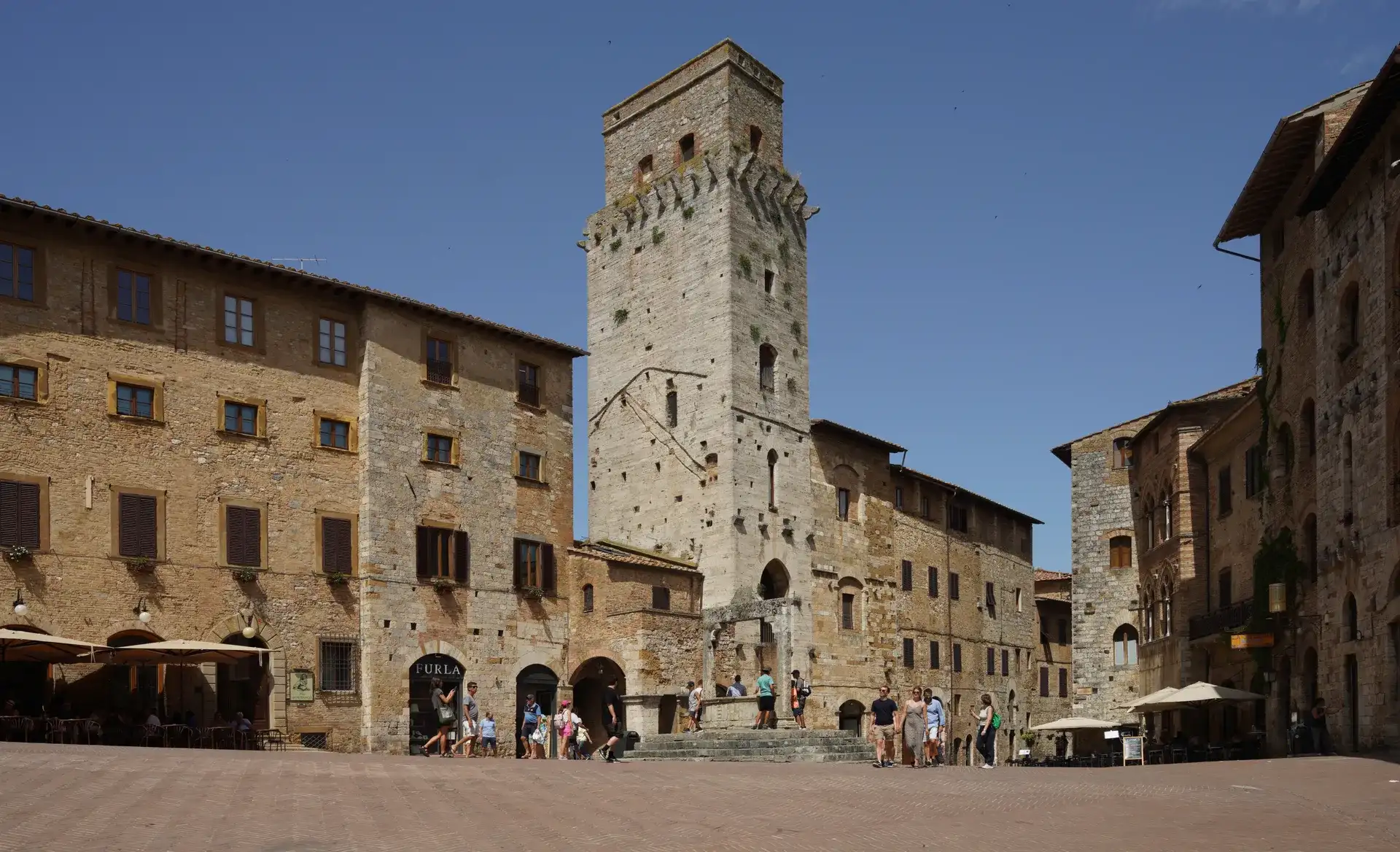 Piazza della Cisterna: la plaza medieval de San Gimignano - San-gimignano