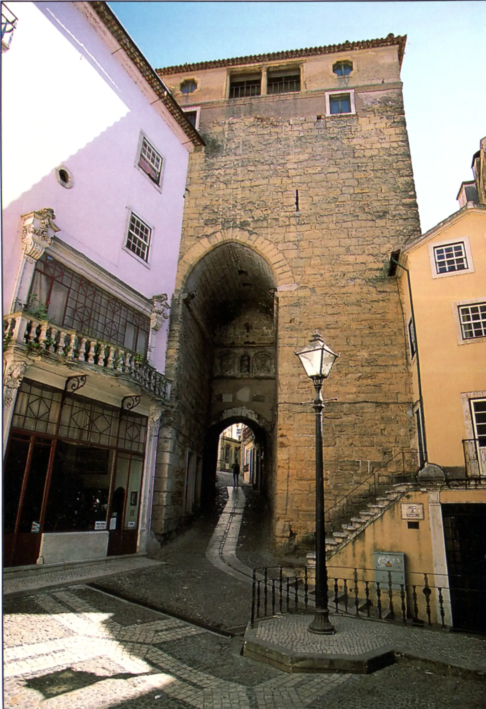 Porta e Torre de Almedina : la porte historique de Coimbra - Coimbra