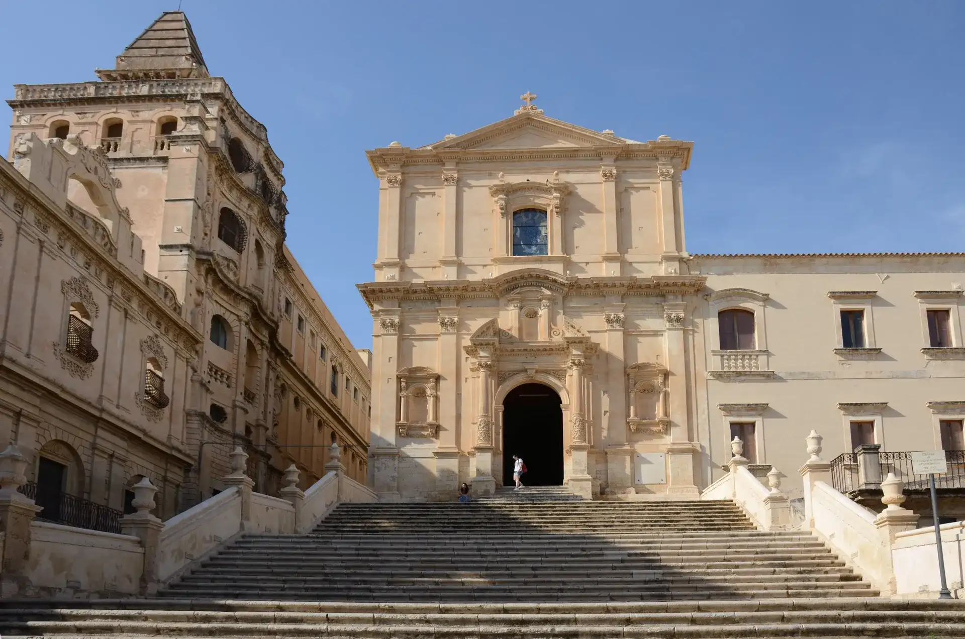 圣母无染原罪圣方济各教堂:诺托的巴洛克瑰宝 - Noto
