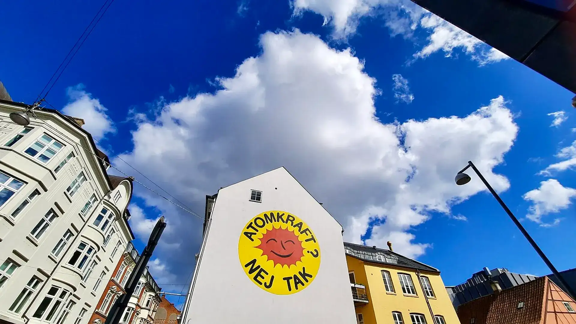 Vægmaleri Atomkraft - Nej tak: The Smiling Sun Mural - Aarhus