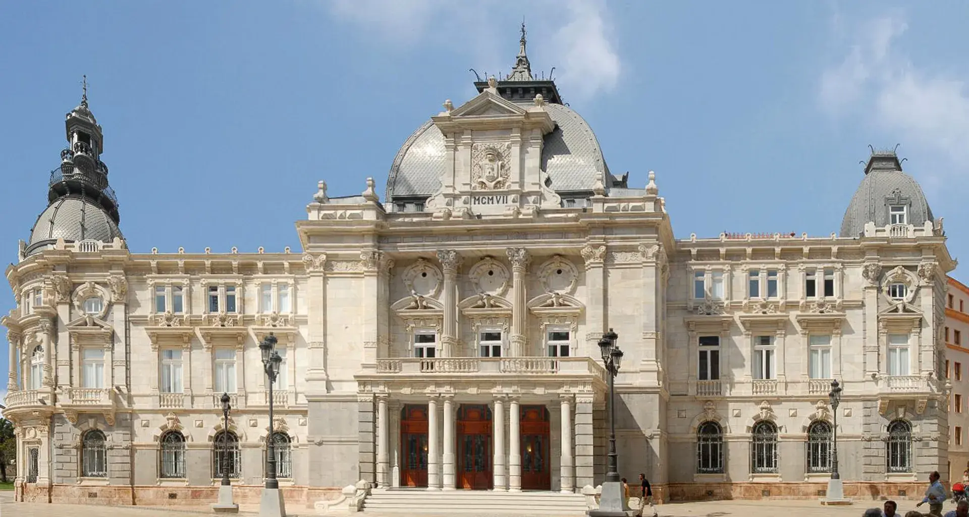 Plaza del Ayuntamiento & the Town Hall