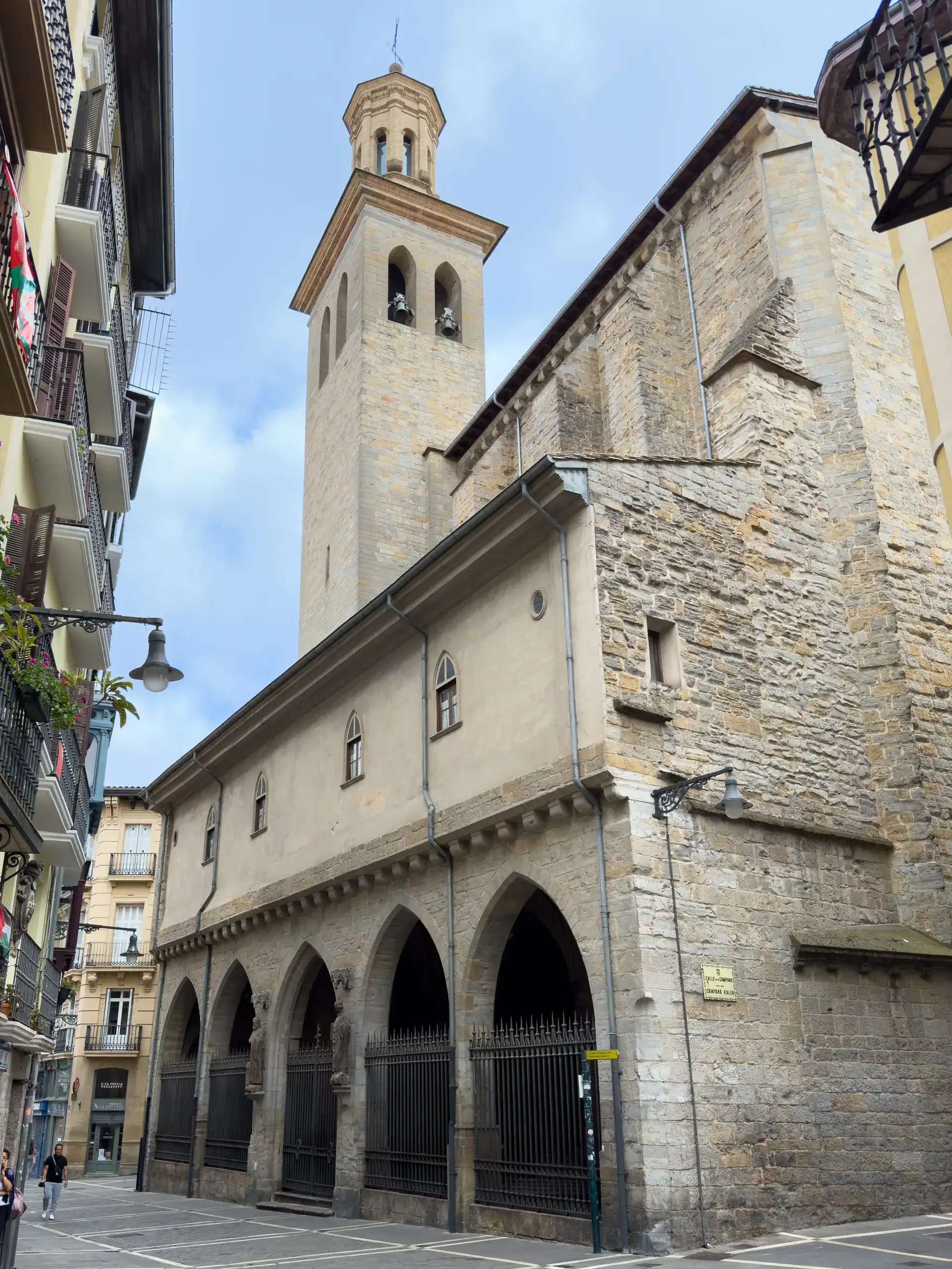 San Saturnino: Pamplona's Historic Fortress Church - Pamplona