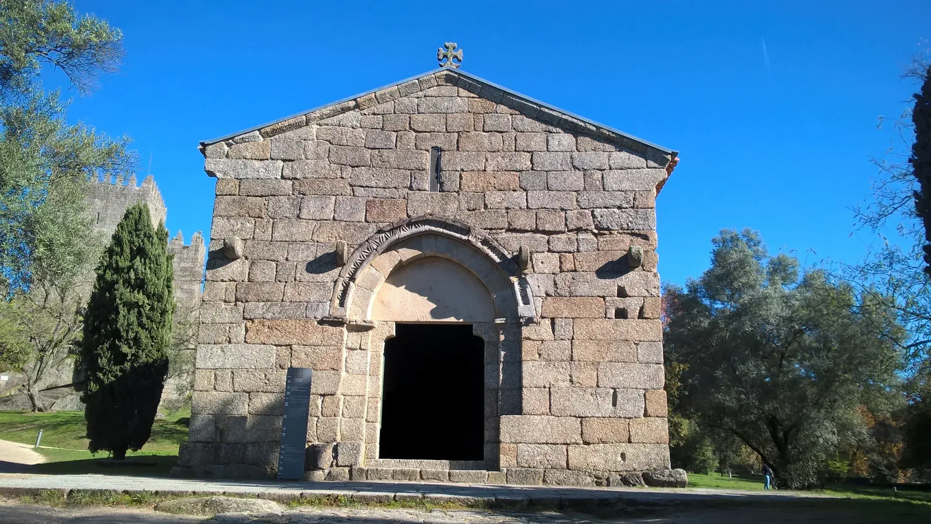 Image 2 de la visite Guimarães : visite à pied en totale liberté dans le berceau du Portugal, avec audioguide, quiz et eSIM gratuite