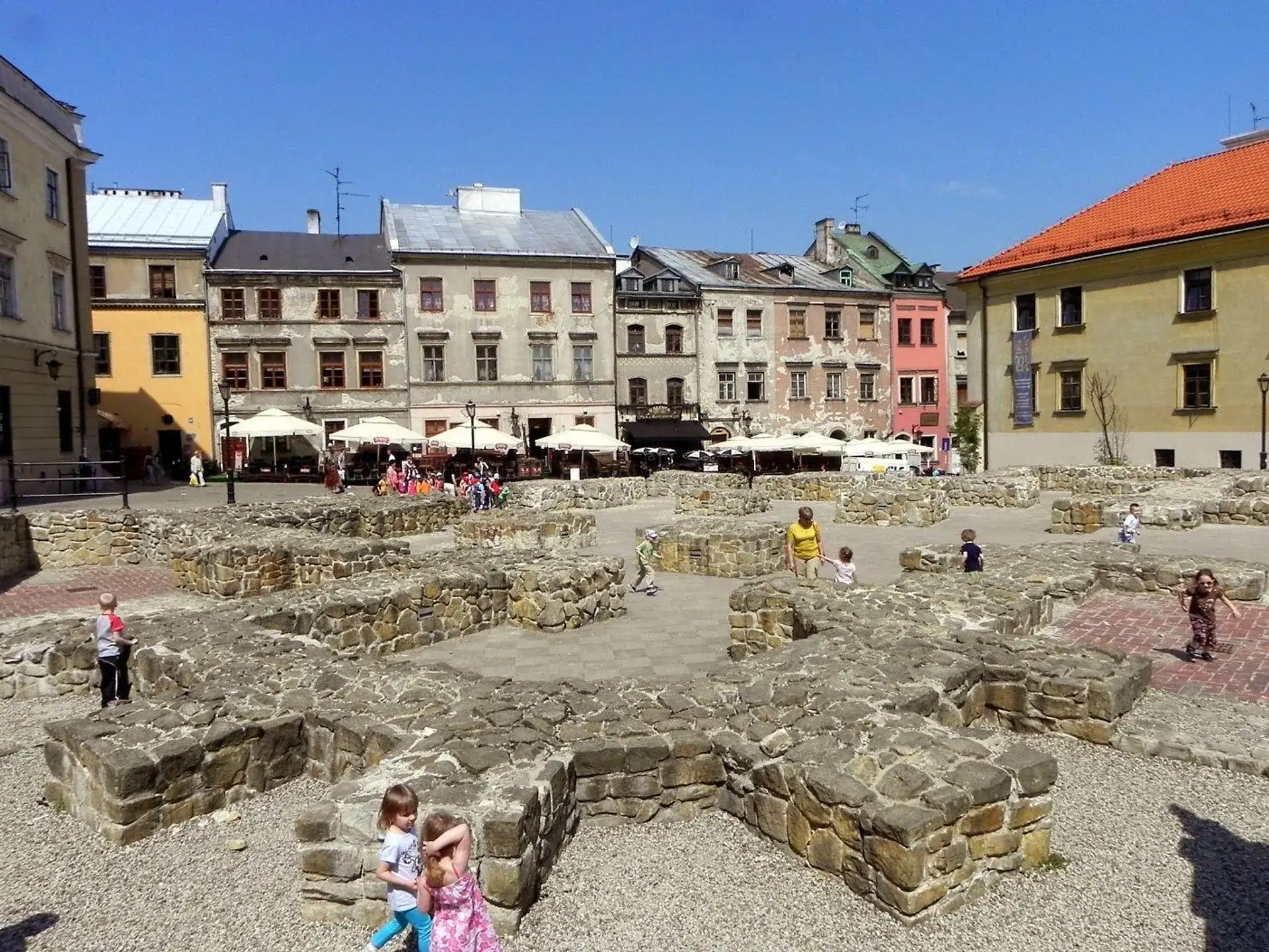 Plac Po Farze: Lublins verschwundene gotische Kirche - Lublin