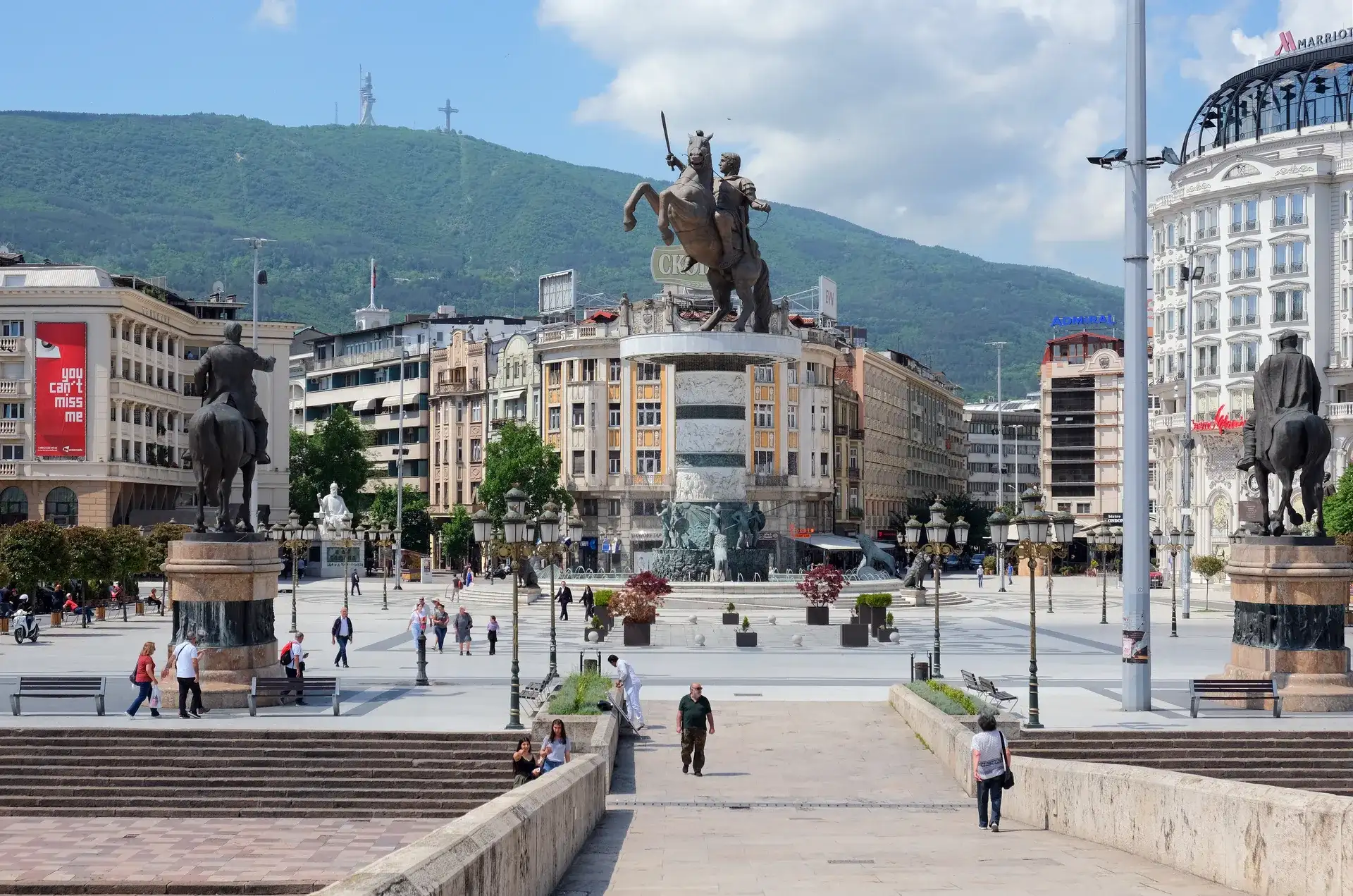 Plaza de Macedonia: el corazón monumental de Skopie - Skopje