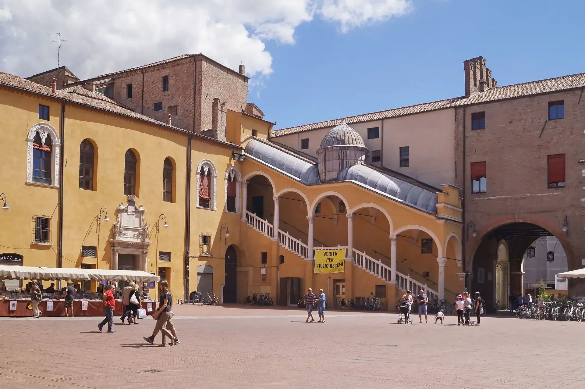 Piazza del Municipio: Ferrara's Ducal Courtyard - Ferrara