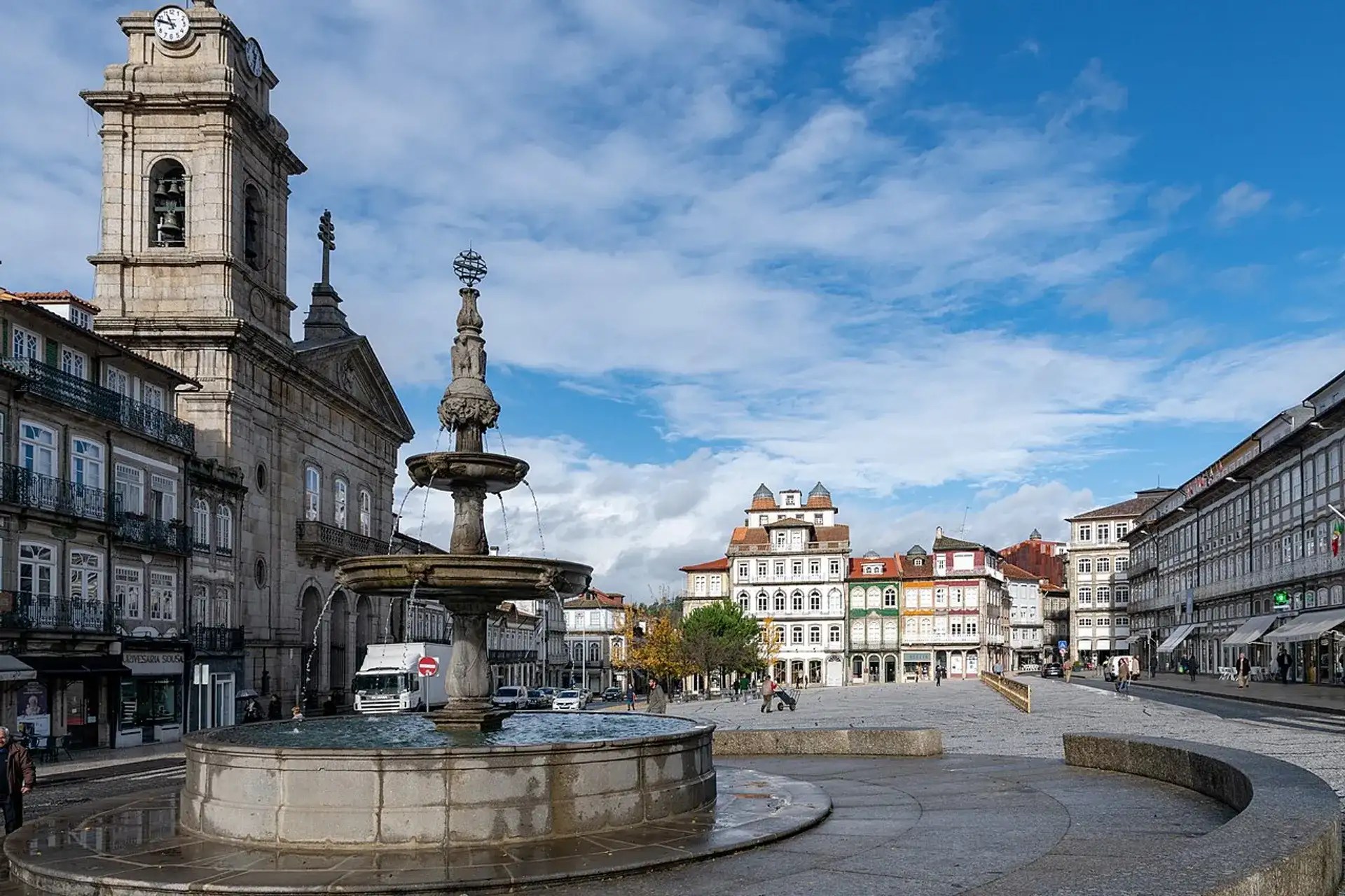 Largo do Toural: Guimarães's Historic Grand Square - Guimaraes