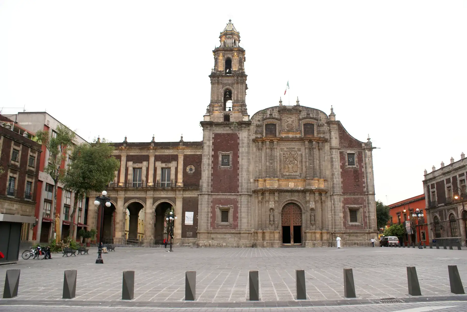 圣多明各·古斯曼教堂:一座历史地标 - Mexico-city