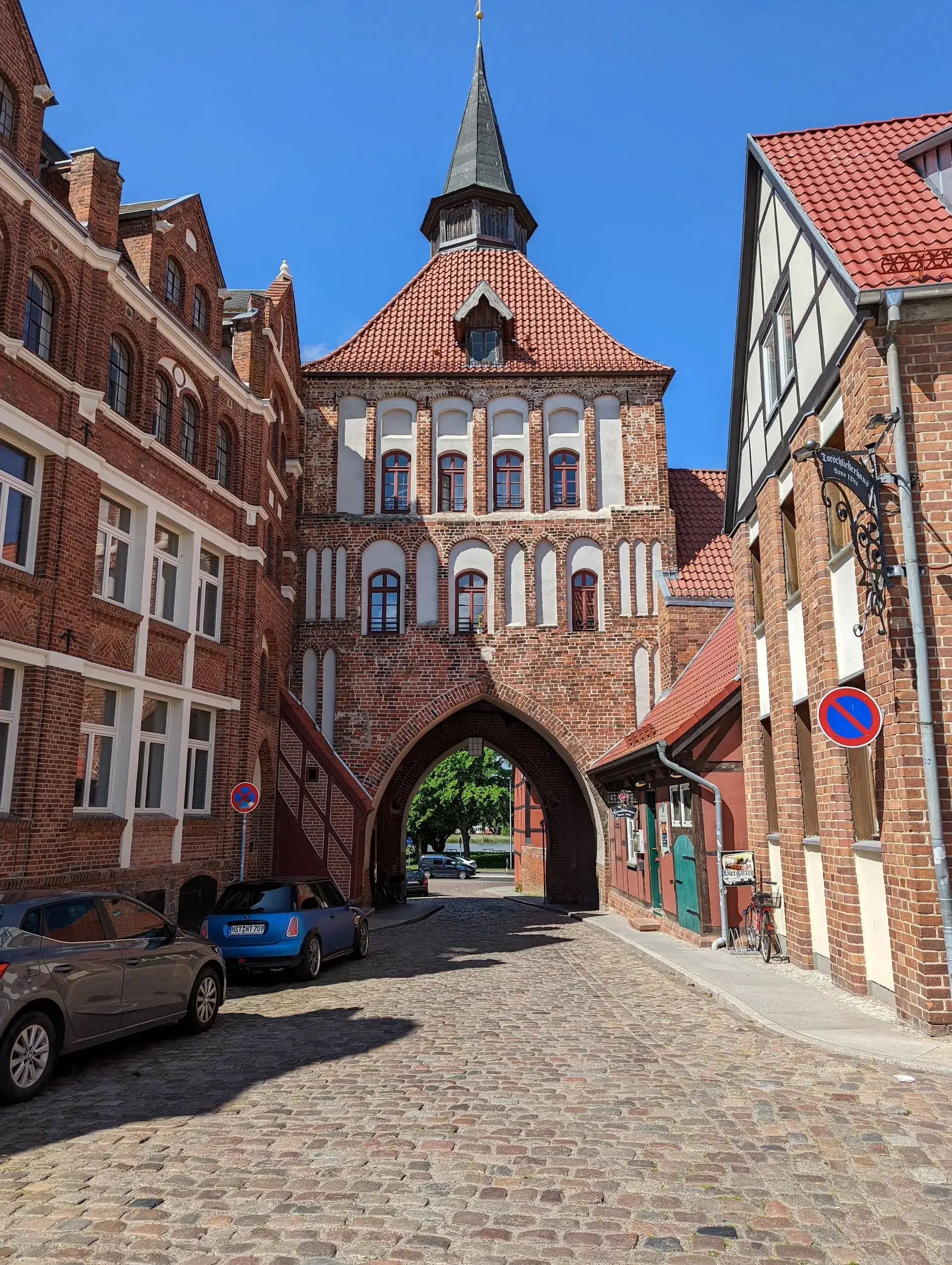 屈特门:施特拉尔松德的中世纪砖砌哥特门塔 - Stralsund