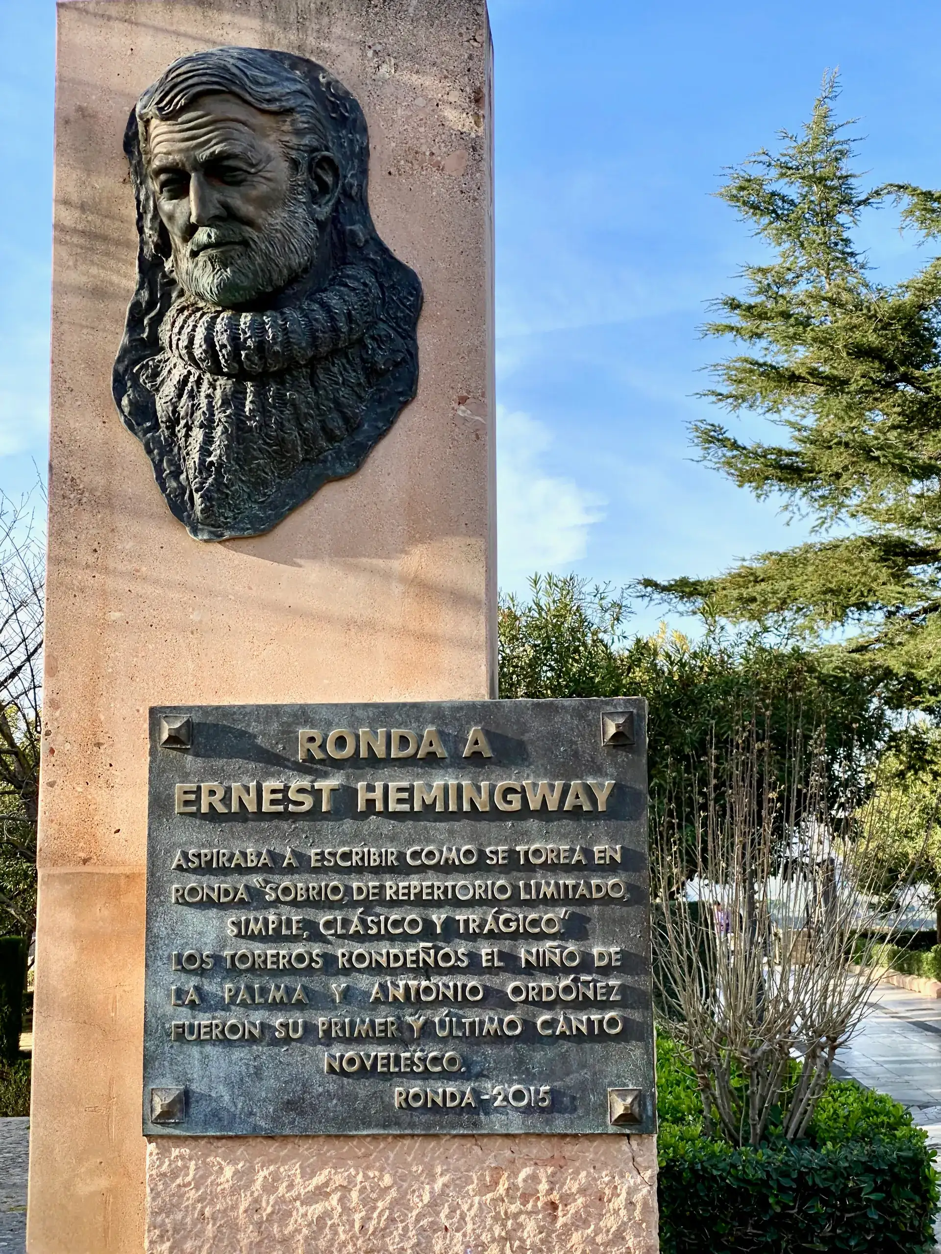 Ernest Hemingway Ronda Sculpture: Clifftop Tribute - Ronda