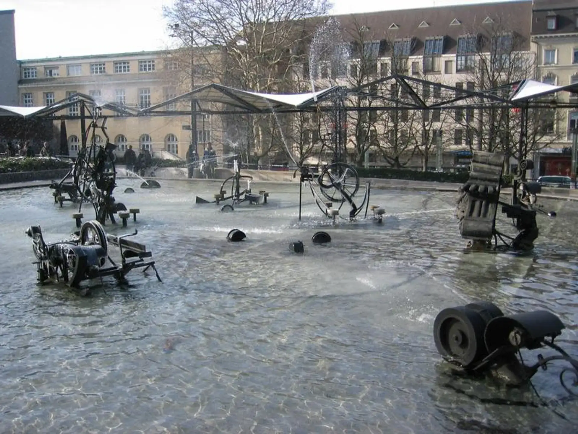 Fontana Tinguely: l'arte cinetica di ferraglia a Basilea - Basel