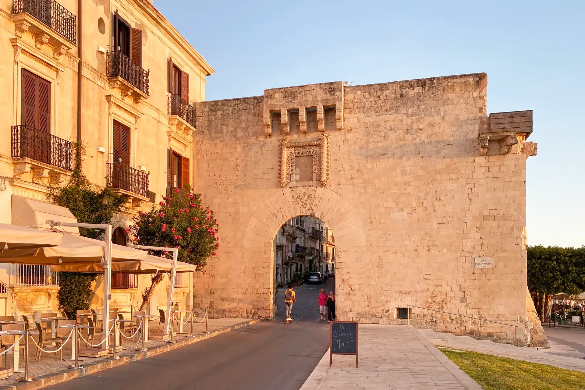 Porta Marina: una puerta histórica en Ortigia, Siracusa - Sicily