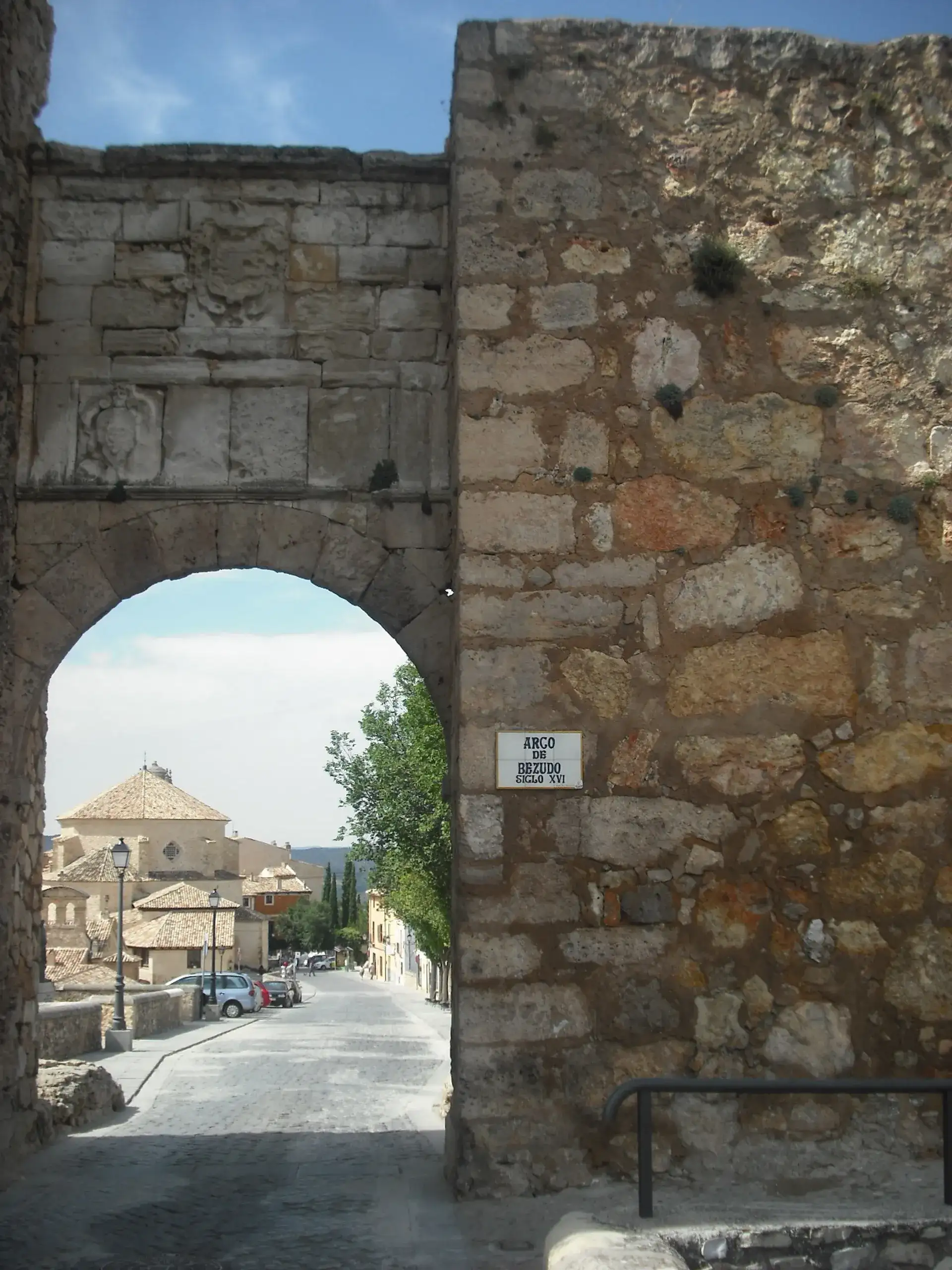 Muralla y Arco de Bezudo: Cuenca's Castle Gate - Cuenca