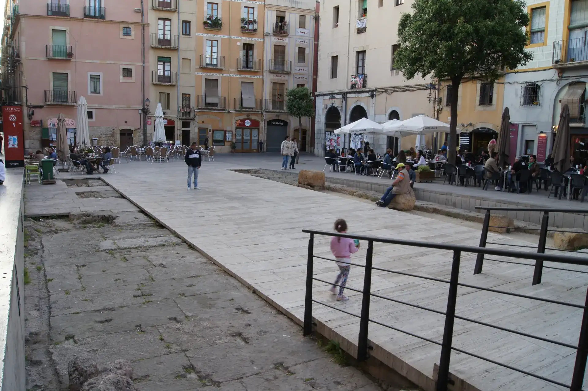 Plaça del Fòrum: Tarragona's Roman Square - Tarragona