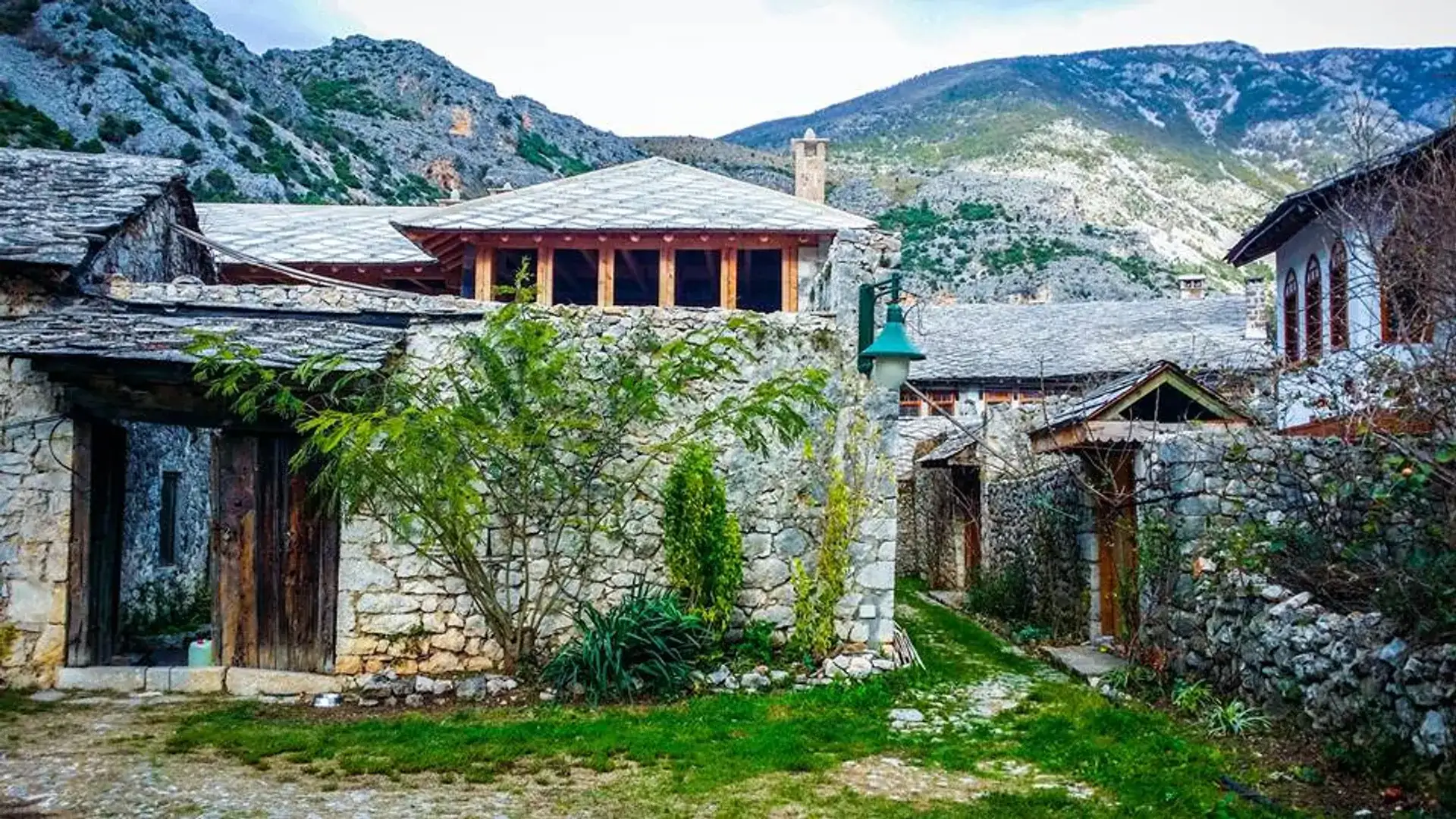 Begovina: Osmanischer Herrensitz am Fluss in Stolac - Stolac