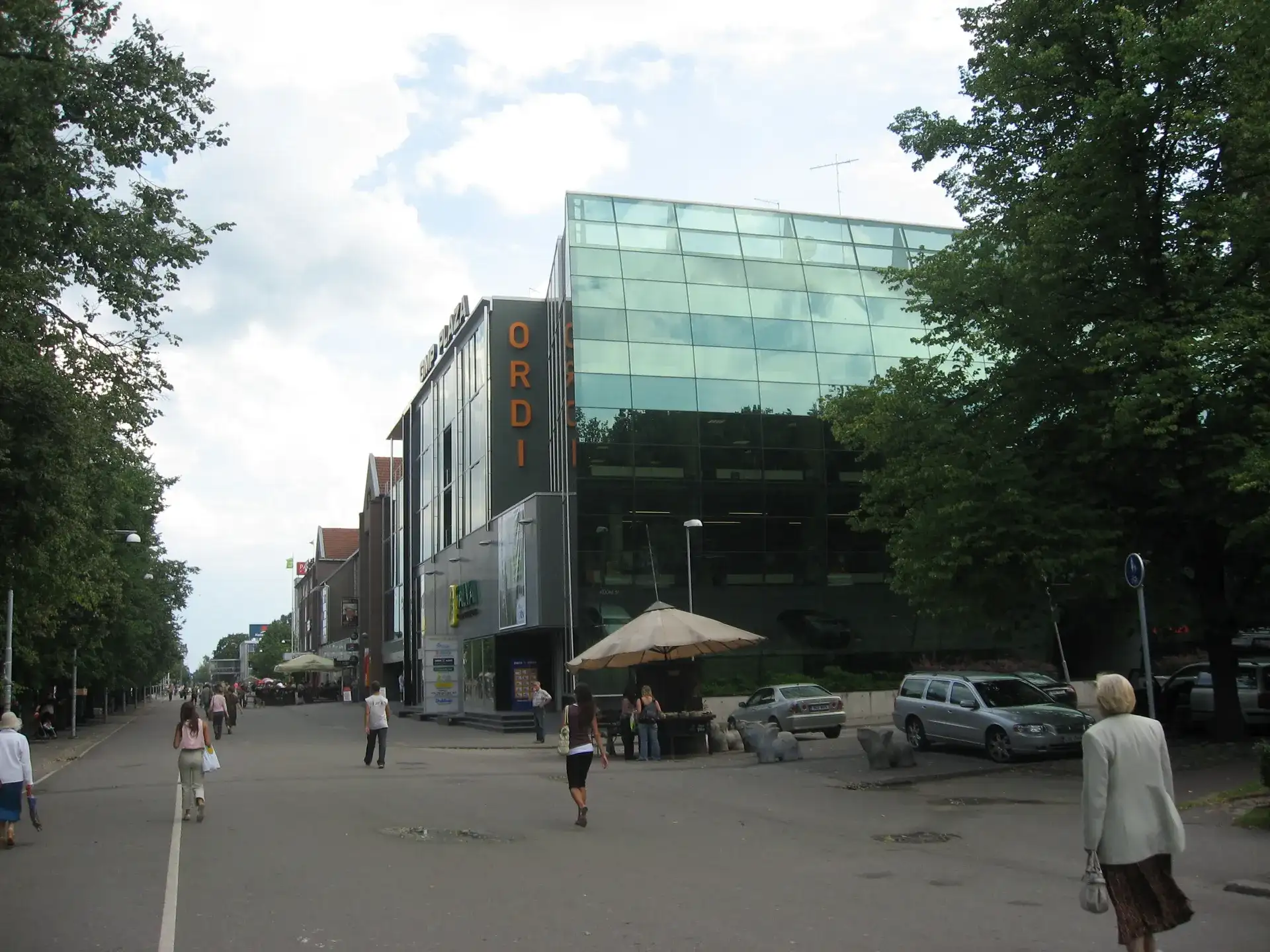 Tartu's Father and Son Sculpture: History and Art - Tartu