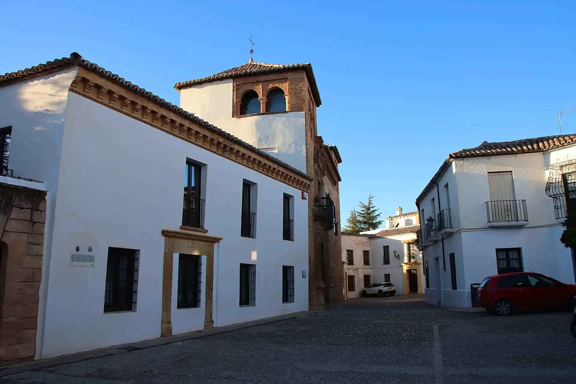 Mondragon Palace: Ronda's Cliffside Historic Landmark - Ronda