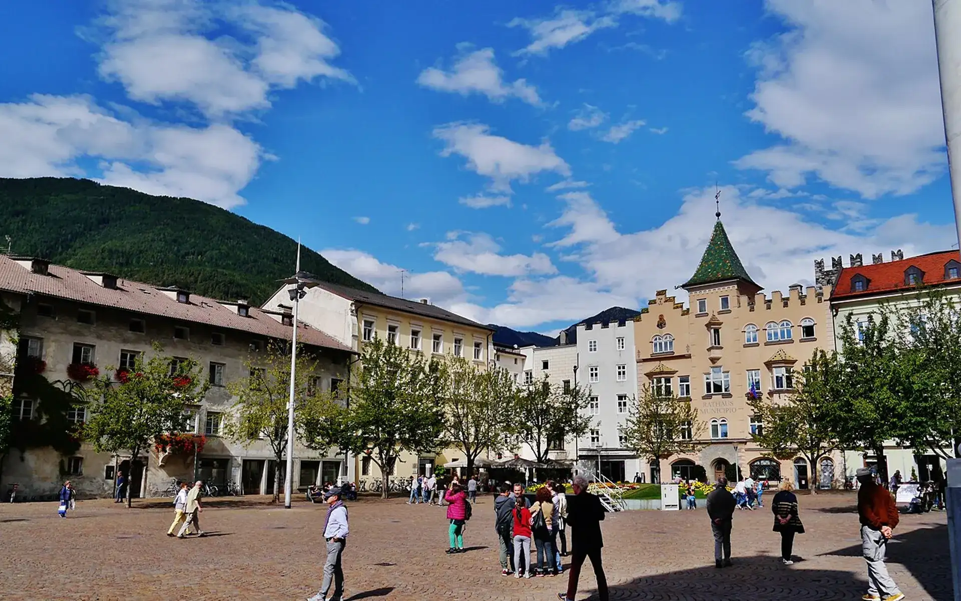 Domplatz Brixen: Geschichte eines fürstbischöflichen Platzes - Brixen