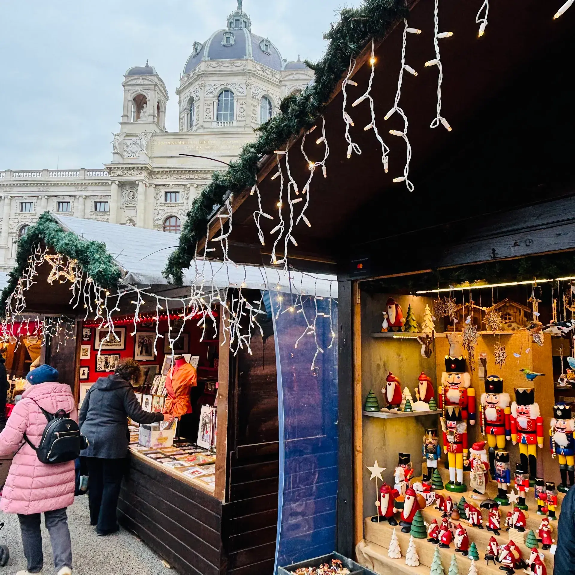 Imagem 3 da visita Mercados de Natal de Viena: um passeio a pé autoguiado do maior mercado da cidade ao mais antigo, com áudio, quizzes e eSIM gratuito