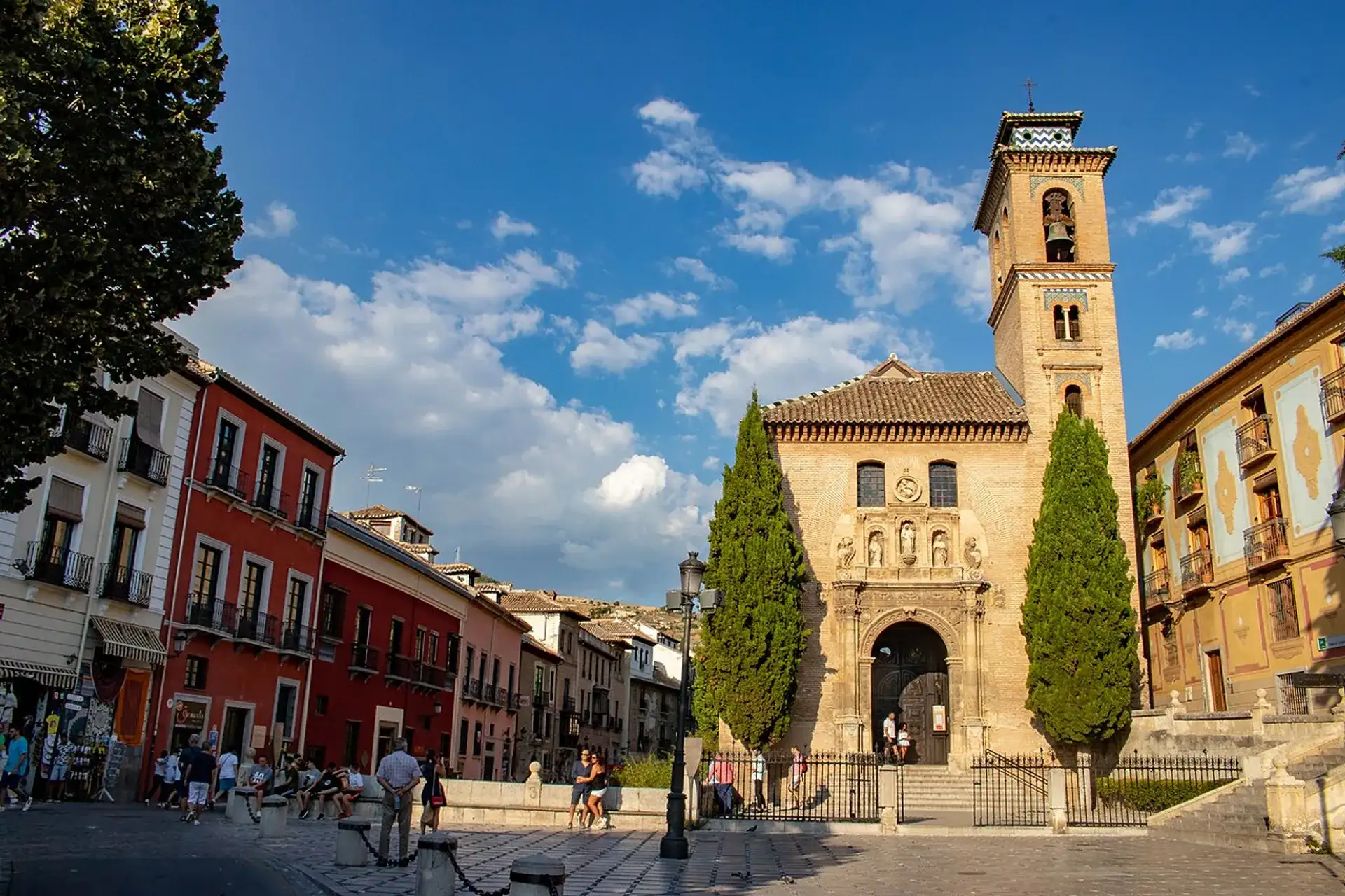 Iglesia de San Gil y Santa Ana: Granadas Mudéjar-Juwel - Granada