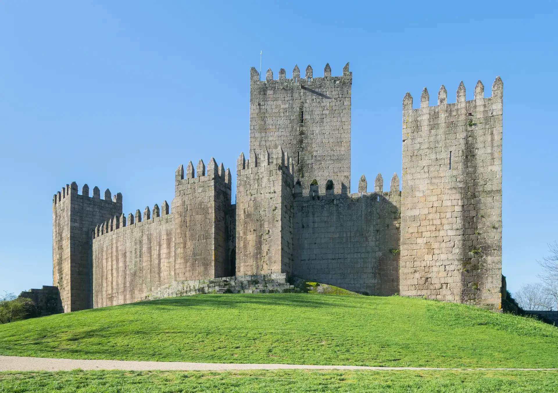 Guimarães Castle: Birthplace of Portugal - Guimaraes