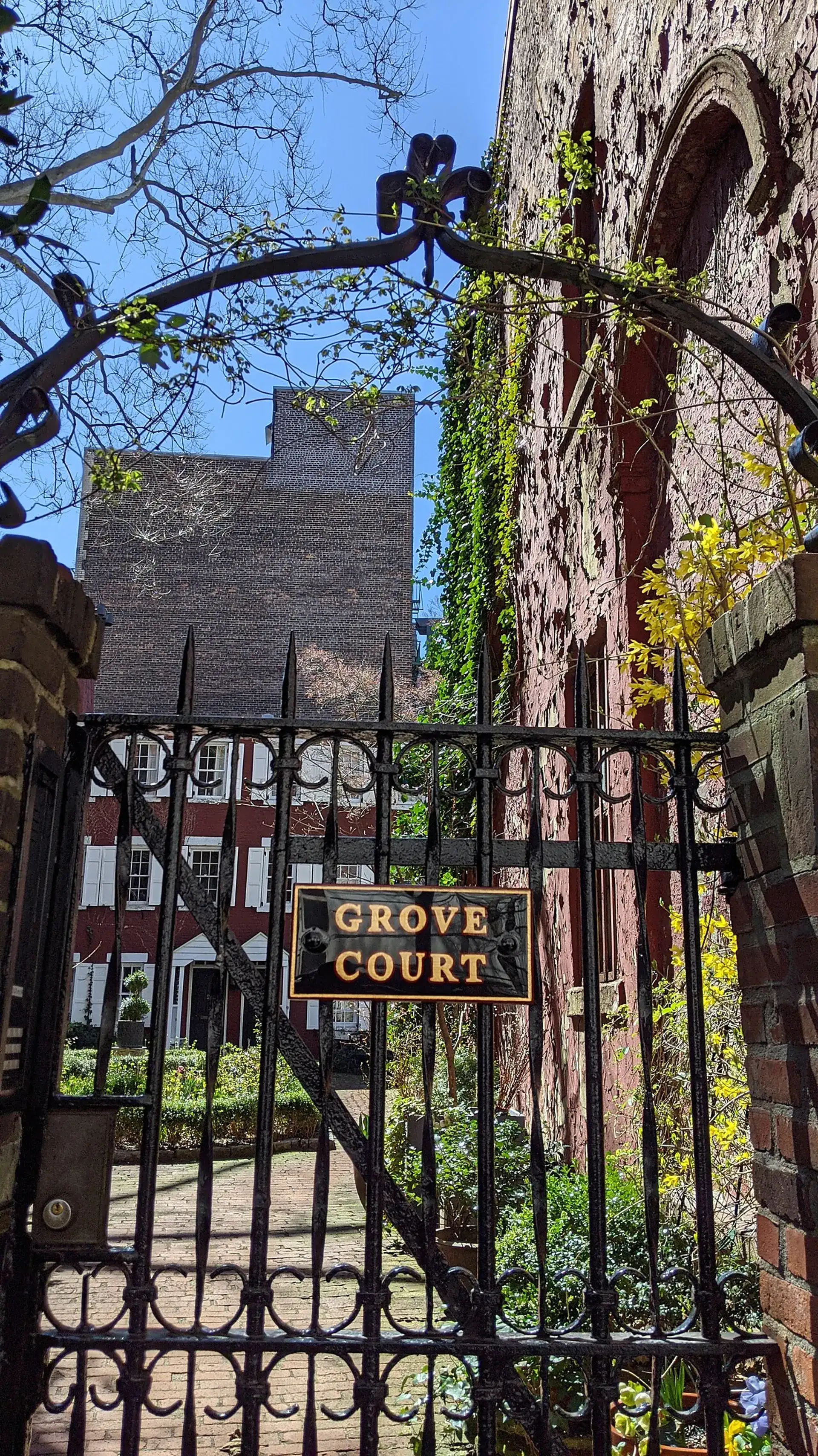 Grove Court: Von der Schweinegasse zur privaten Oase in NYC - New-york
