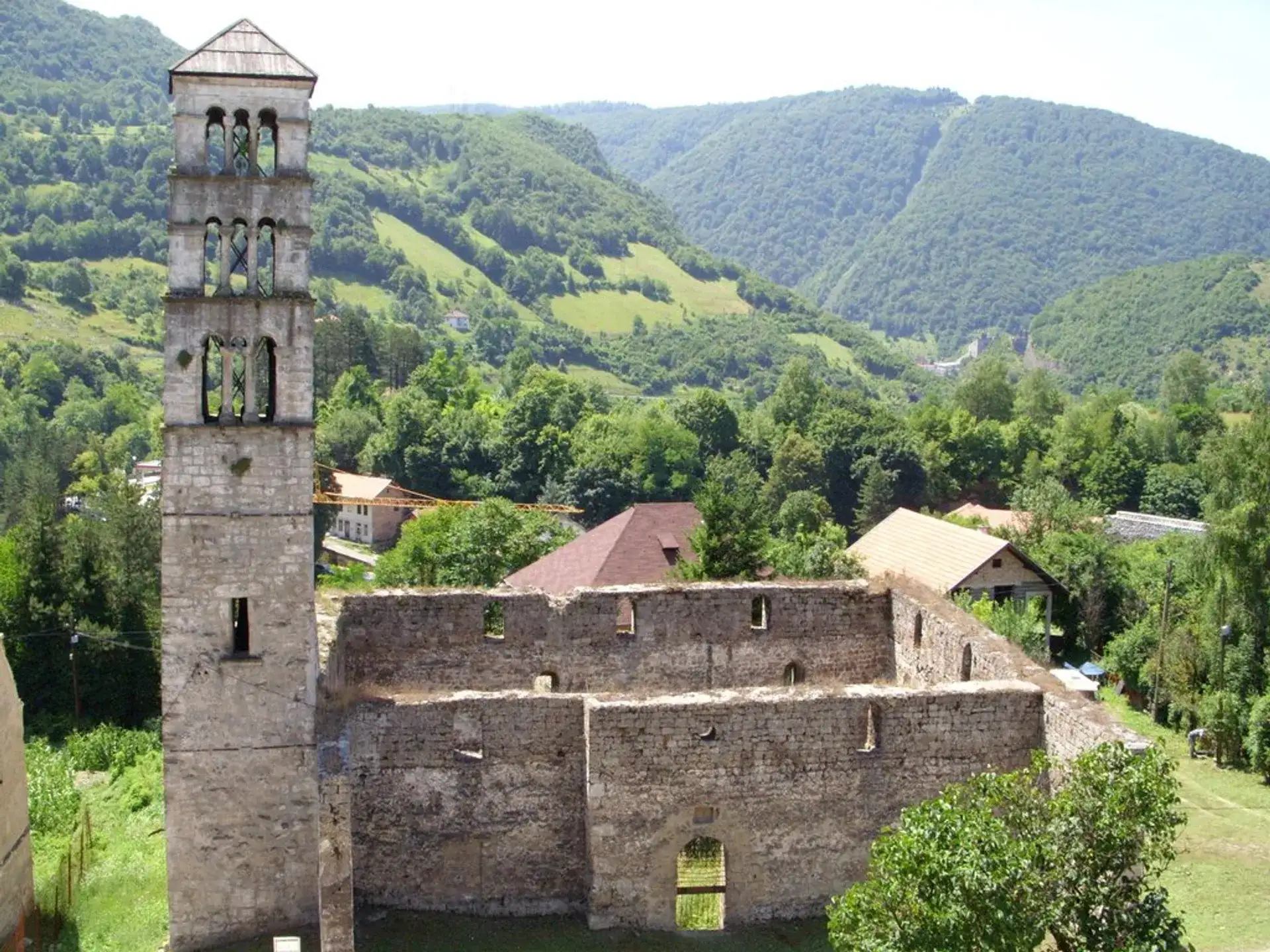 Der Sankt-Lukas-Glockenturm: ein mittelalterliches Wahrzeichen von Jajce - Jajce