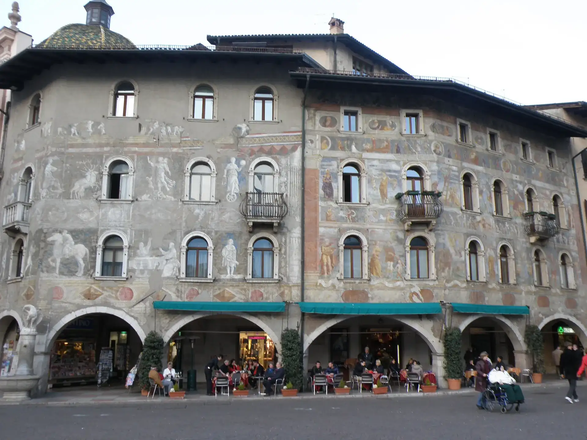 Casa Cazuffi - Rella: las fachadas renacentistas pintadas de Trento - Trento
