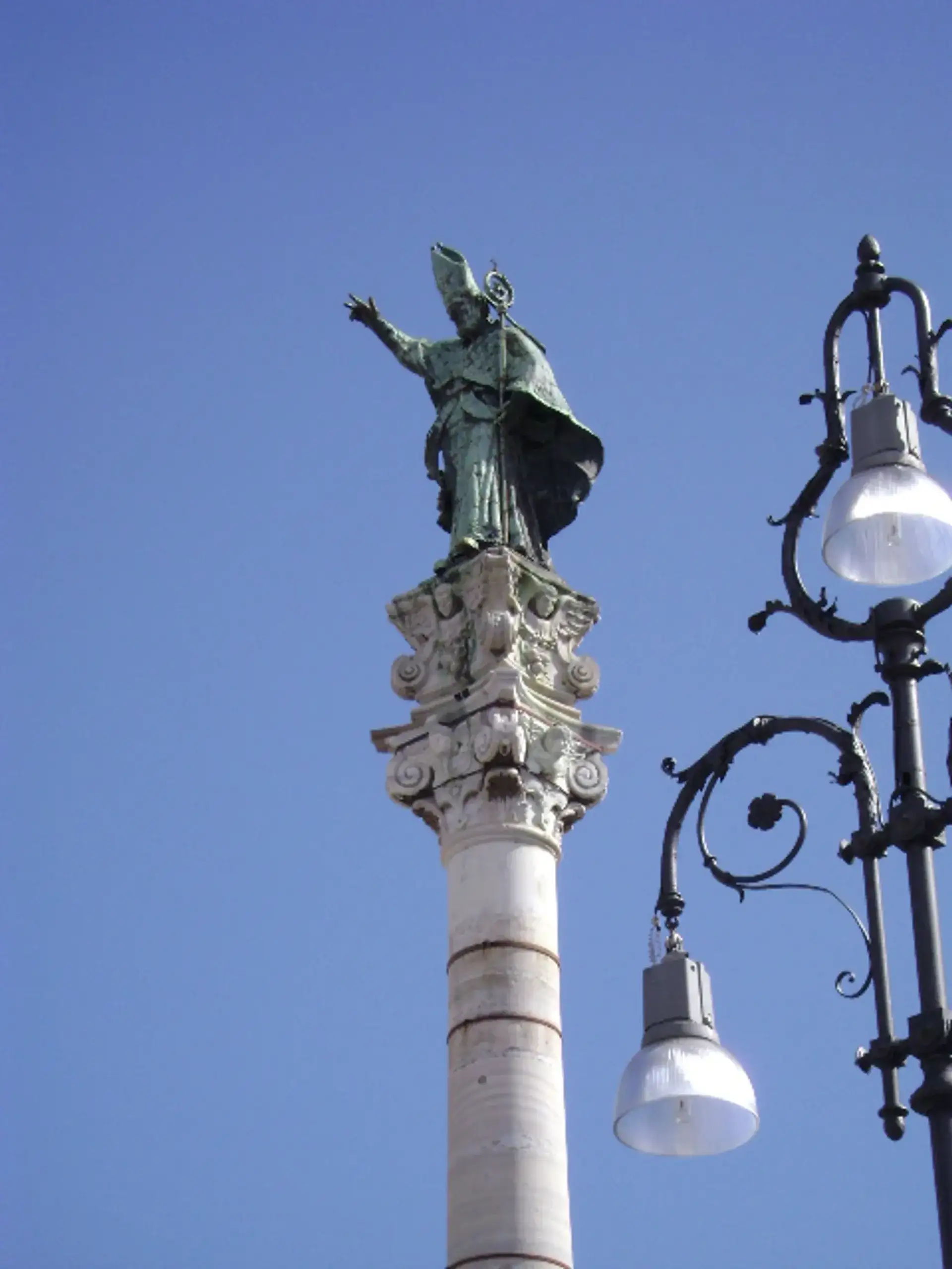 Colonna di Sant'Oronzo: Lecce's Historic Column - Lecce