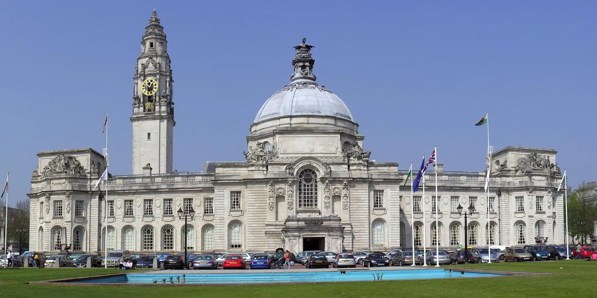 City Hall: the civic palace crowned by a dragon