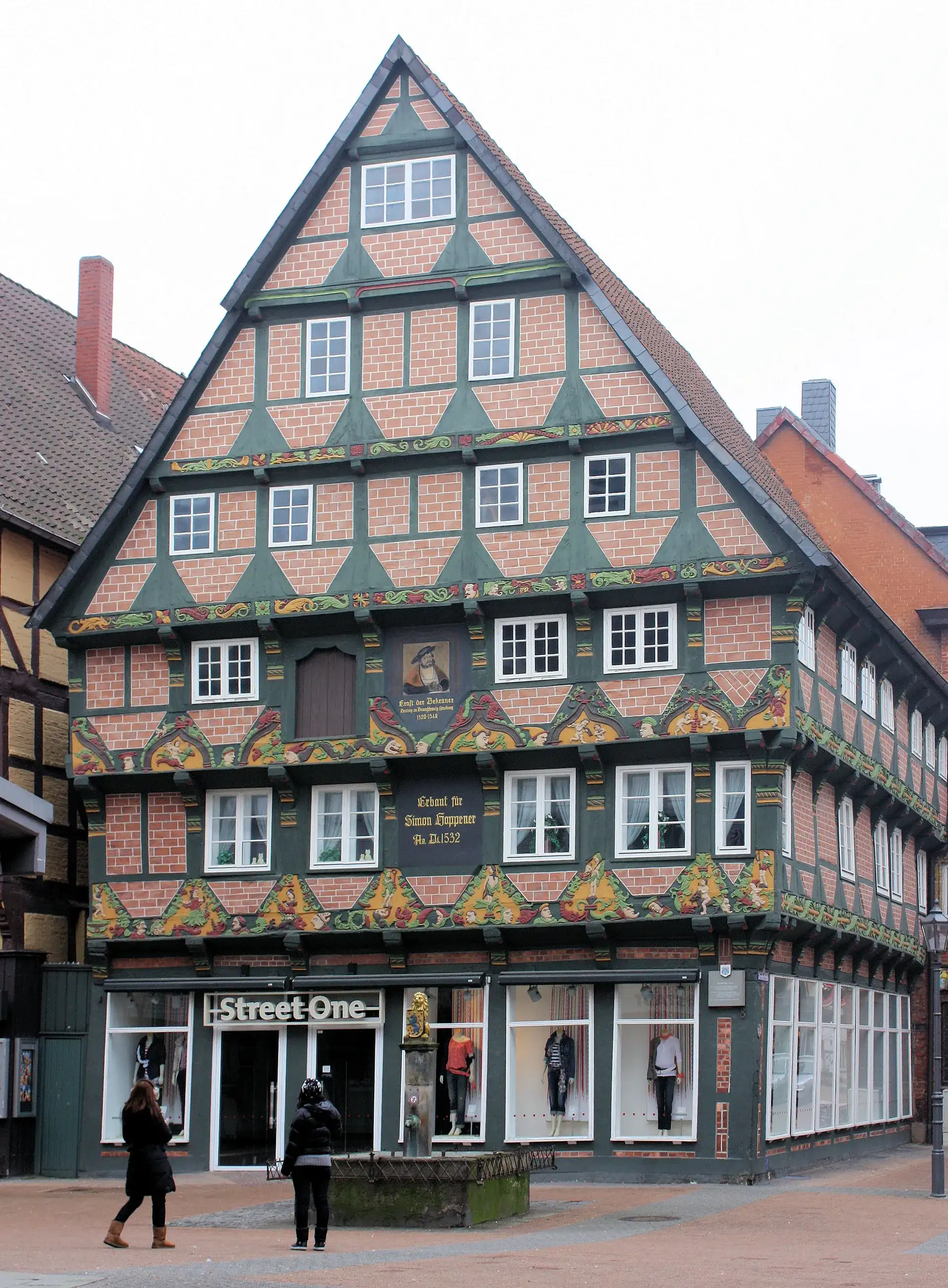 Hoppener Haus: Historic Timber-Framed Masterpiece in Celle - Celle