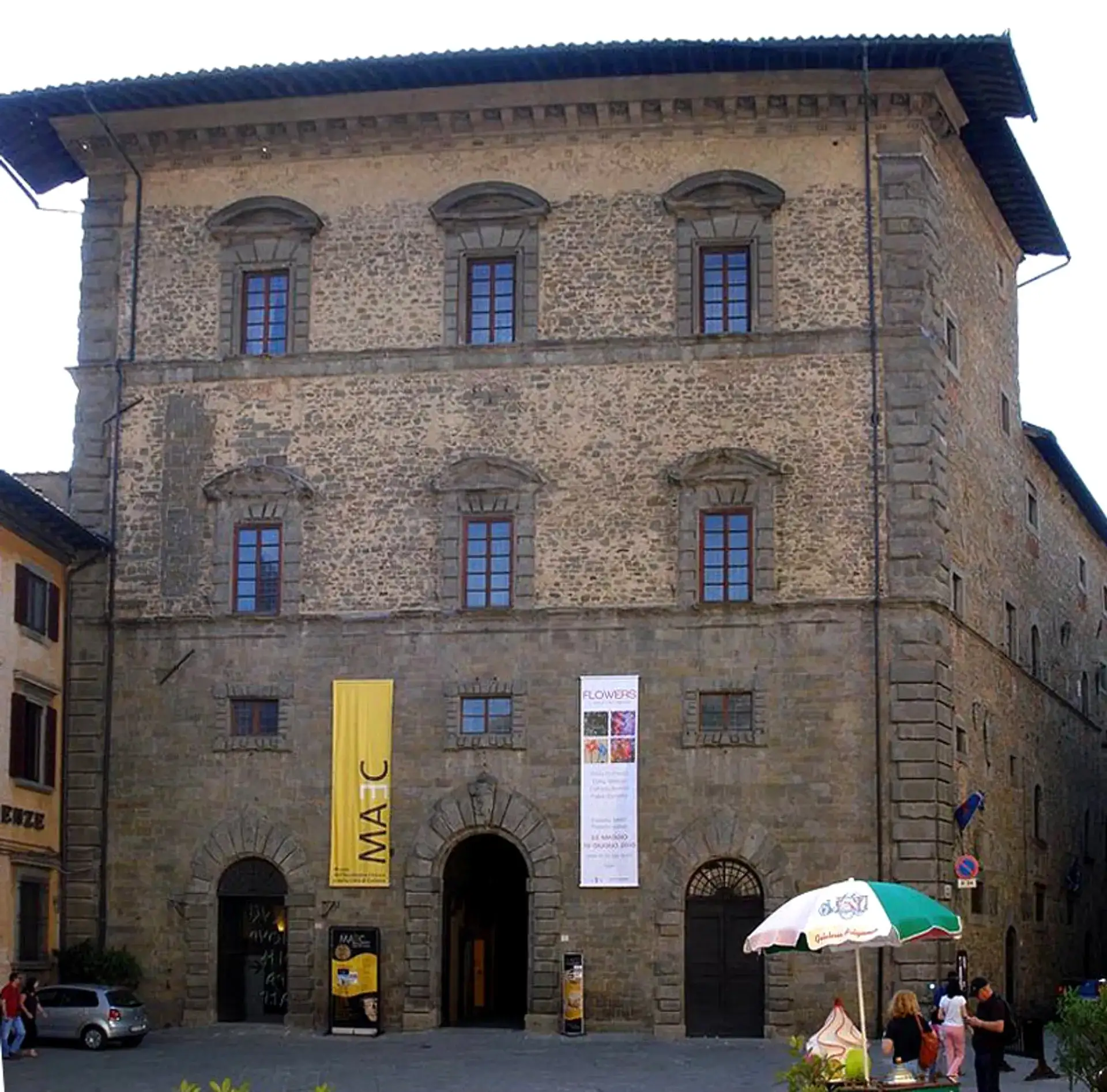 Piazza Luca Signorelli: History & Highlights in Cortona - Cortona