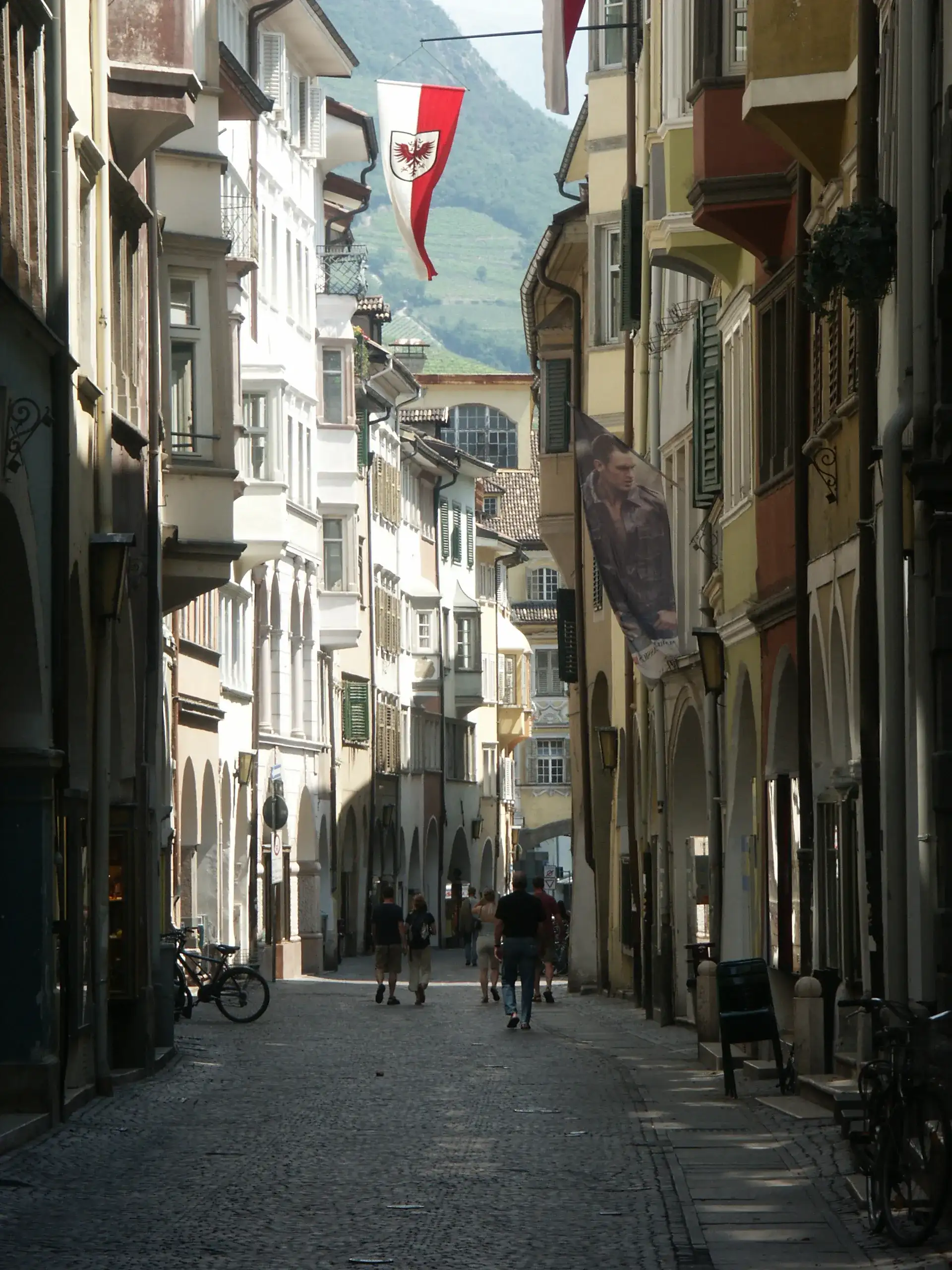 Via dei Portici: Bolzano's Historic Merchant Arcades - Bolzano