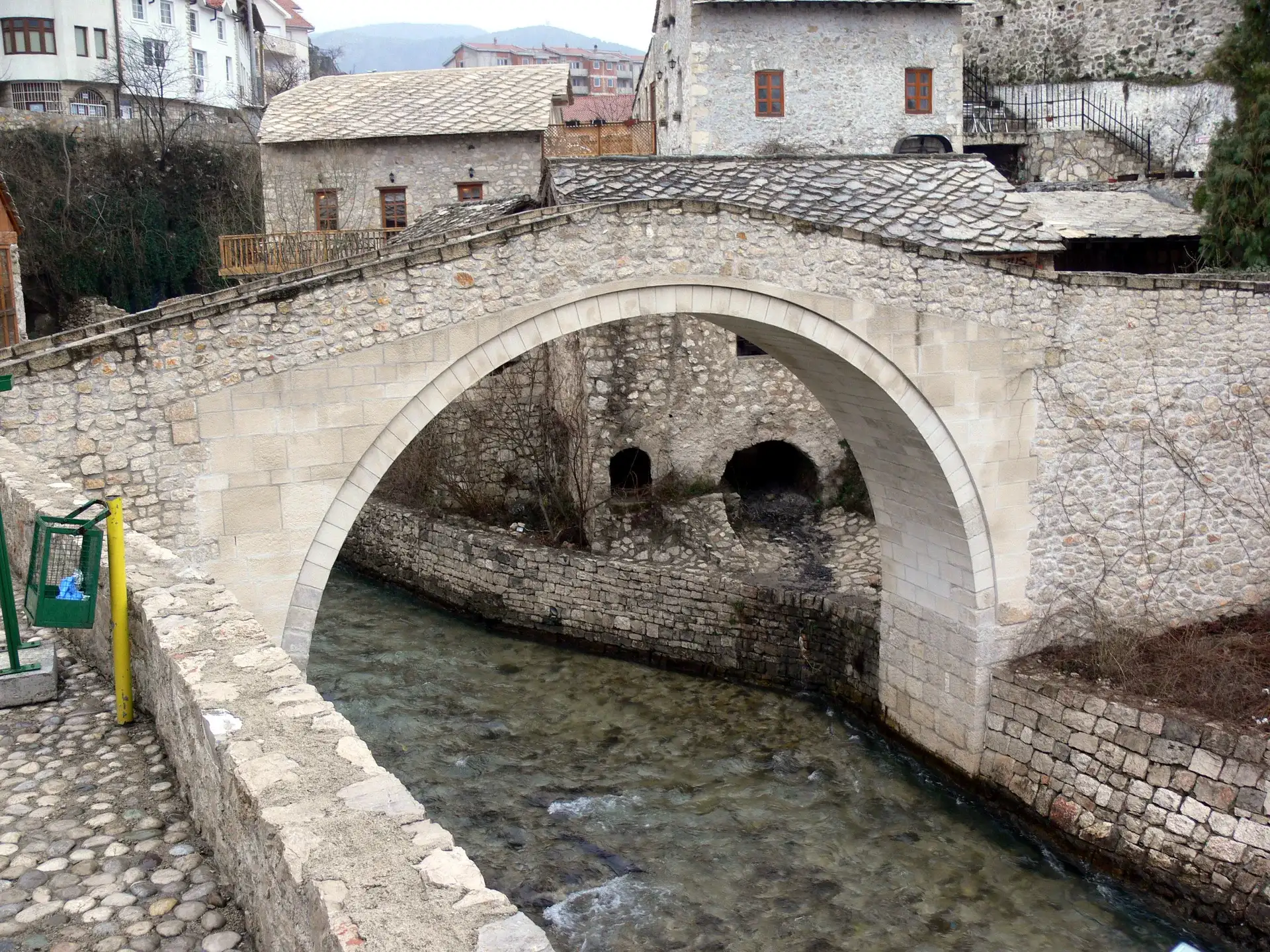 Kriva Ćuprija: Mostars historische Krumme Brücke - Mostar
