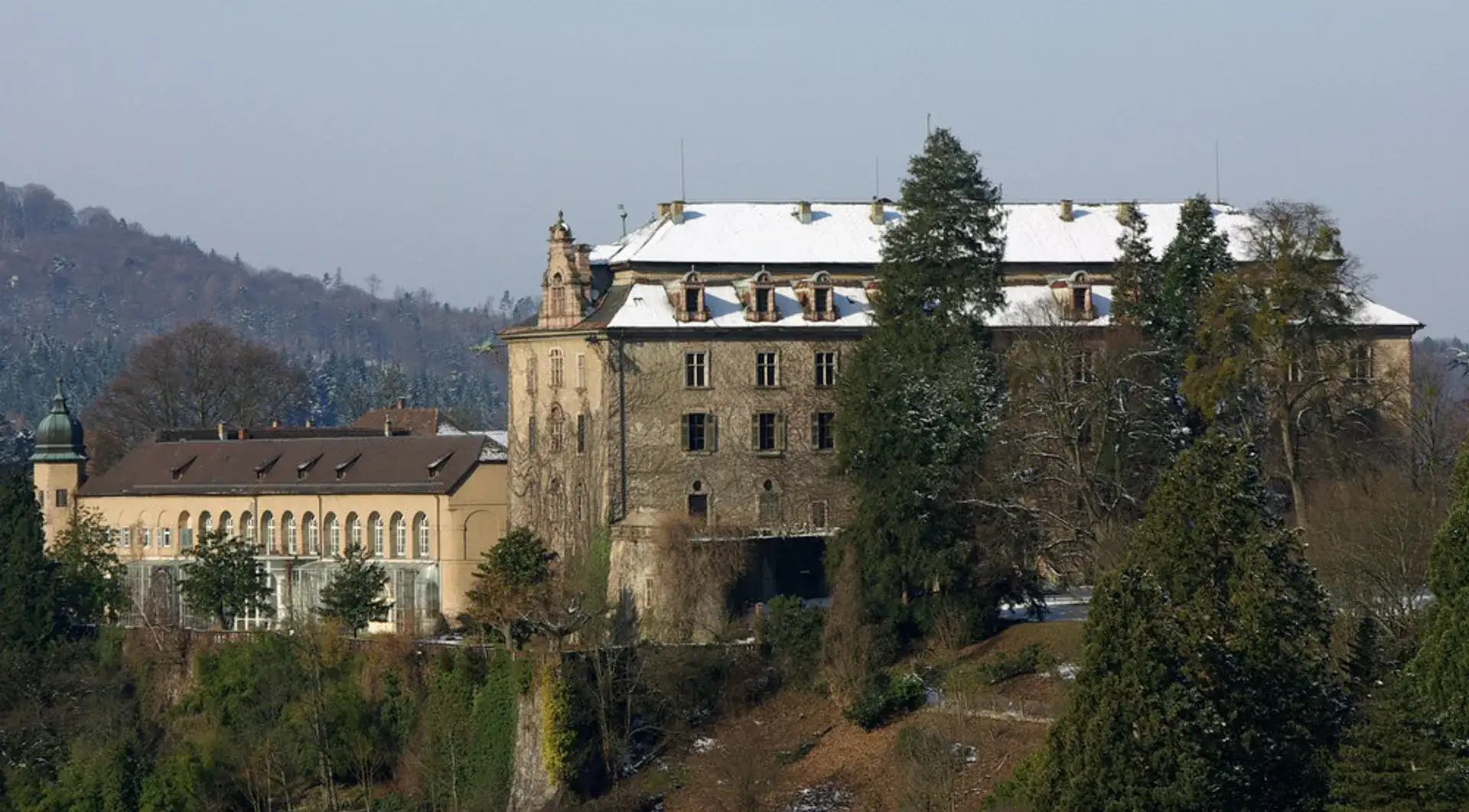 Neues Schloss: Baden-Badens Schloss über den Dächern - Baden-baden