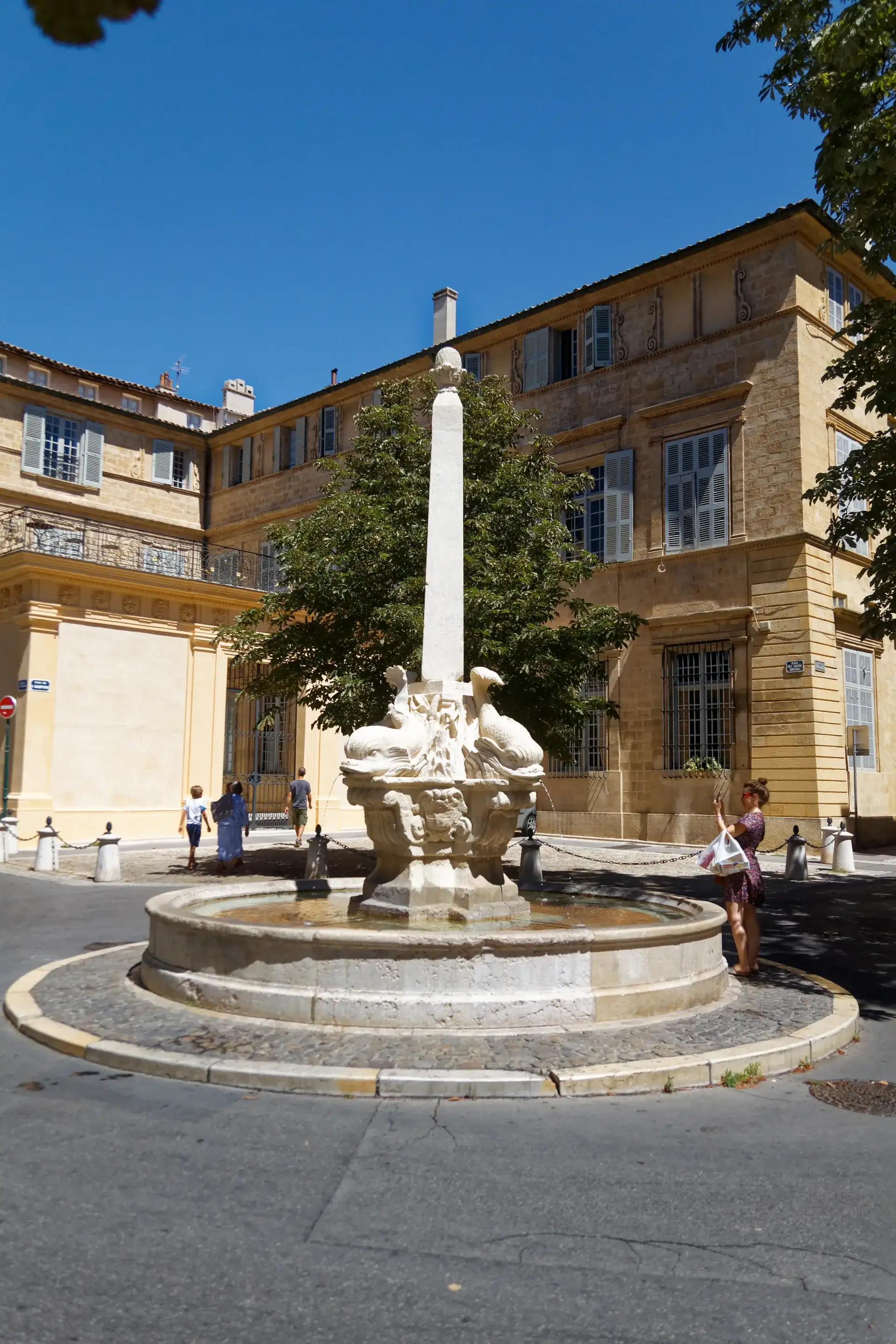 Place des Quatre-Dauphins in Aix-en-Provence - Aix-en-provence