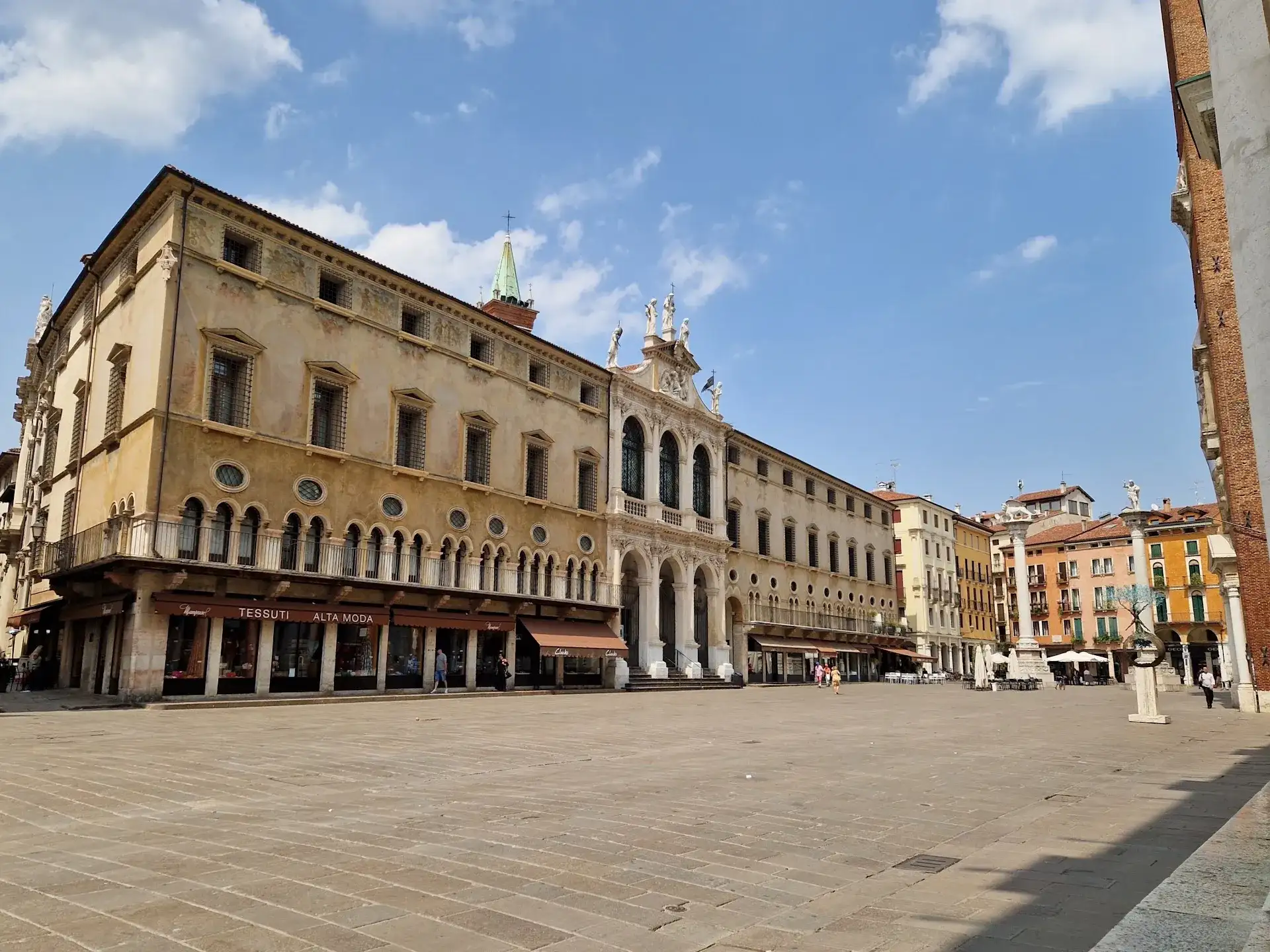 Piazza dei Signori: Vicenza's Architectural Masterpiece - Vicenza