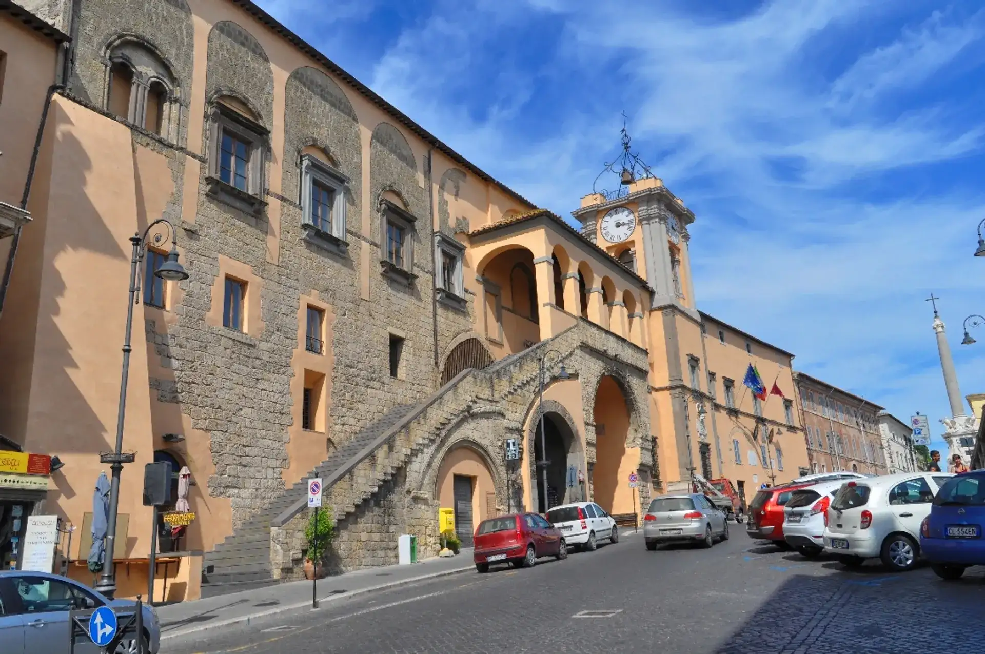 Palazzo Comunale in Tarquinia: Geschichte und Architektur - Tarquinia