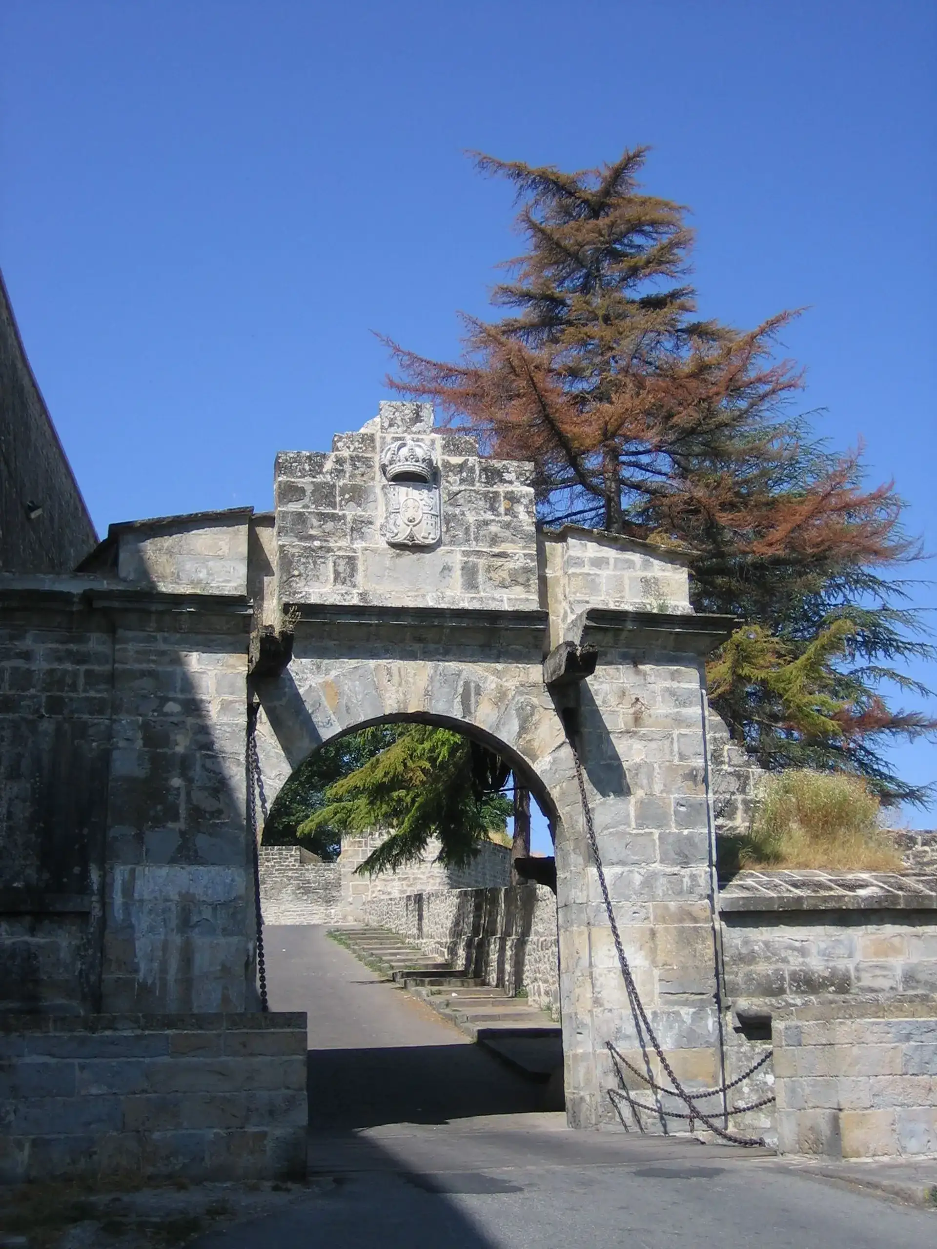 Portal de Zumalacárregui: la histórica puerta de Pamplona - Pamplona