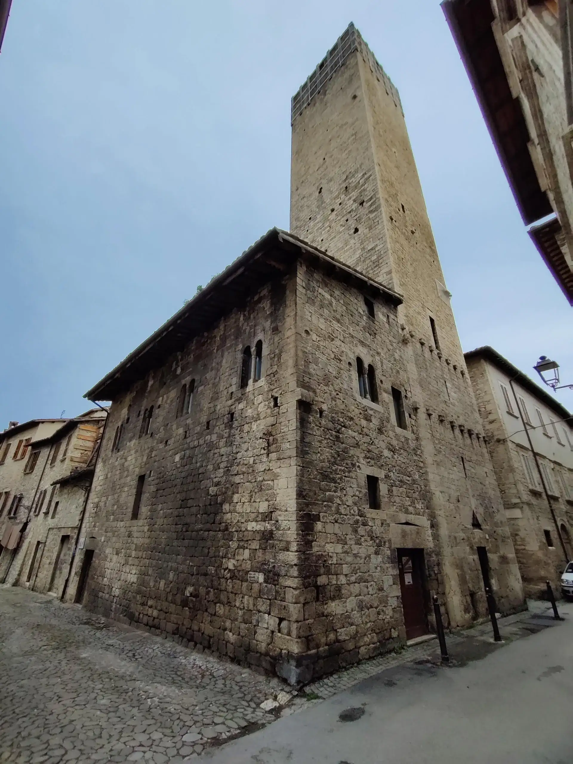 Torre degli Ercolani: Ascolis mittelalterlicher Wohnturm - Ascoli-piceno