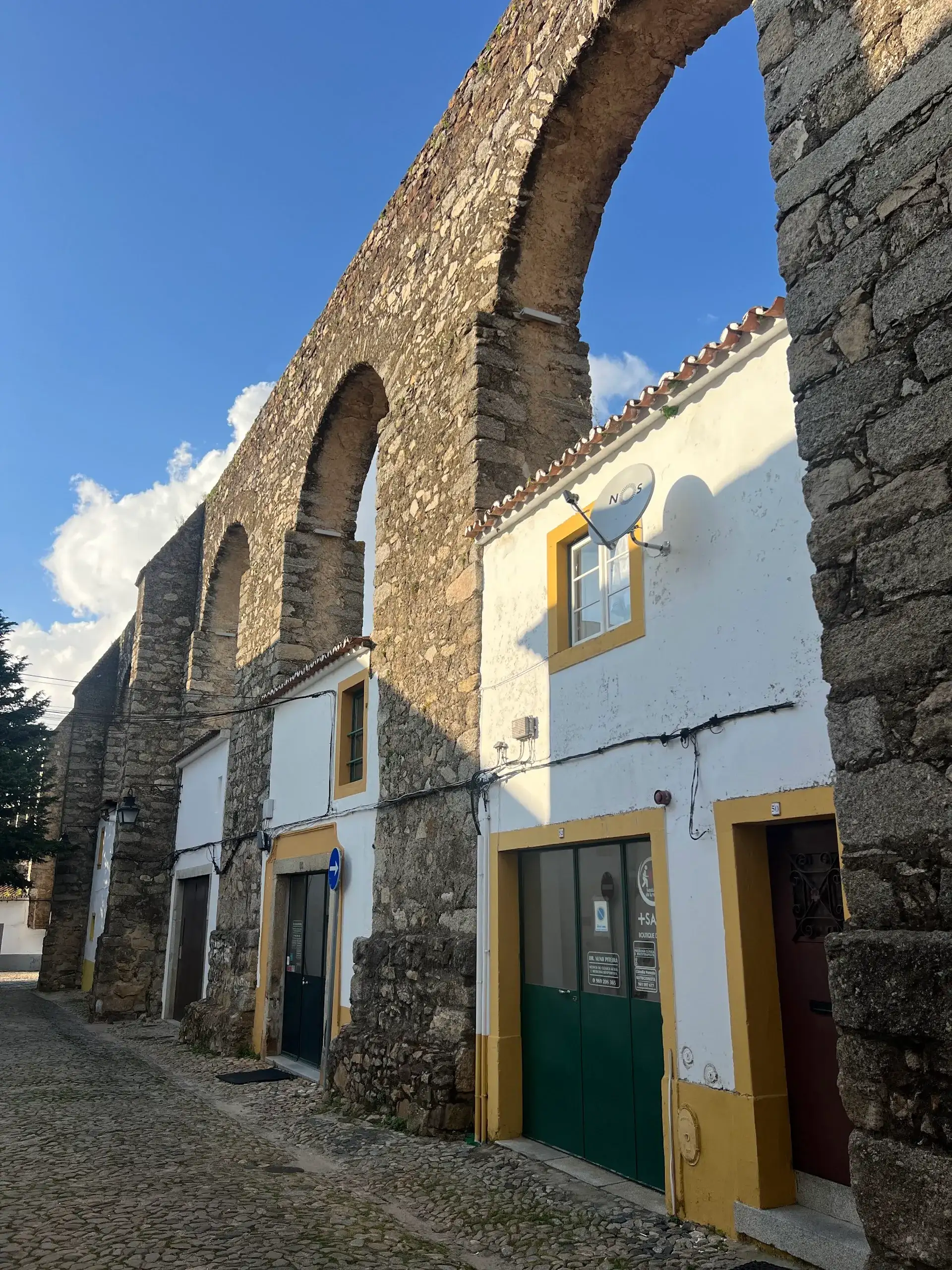 Aqueduct Água de Prata: Évora's Inhabited Arches - Evora
