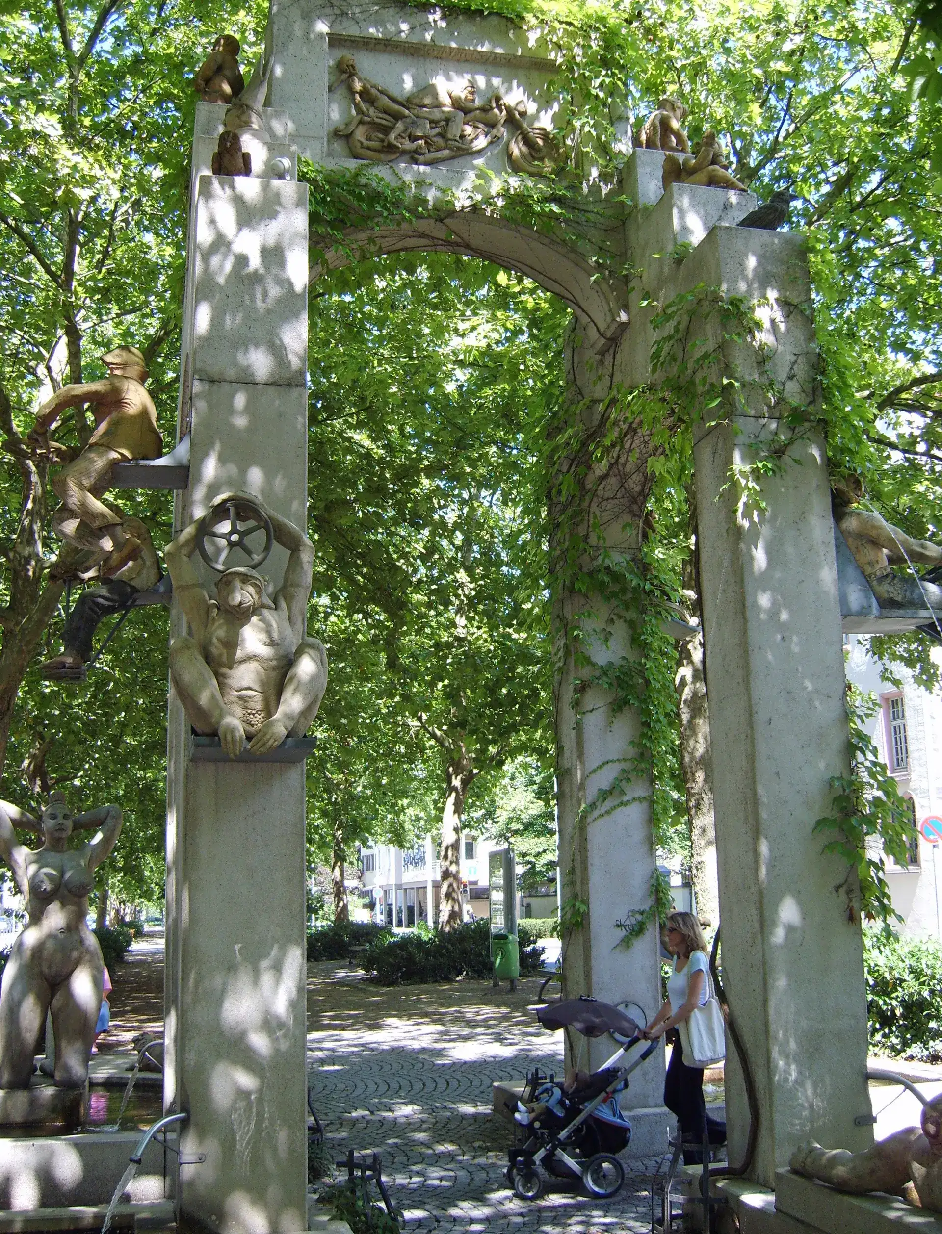 Peter-Lenk-Brunnen: sátira en piedra en Constanza - Konstanz
