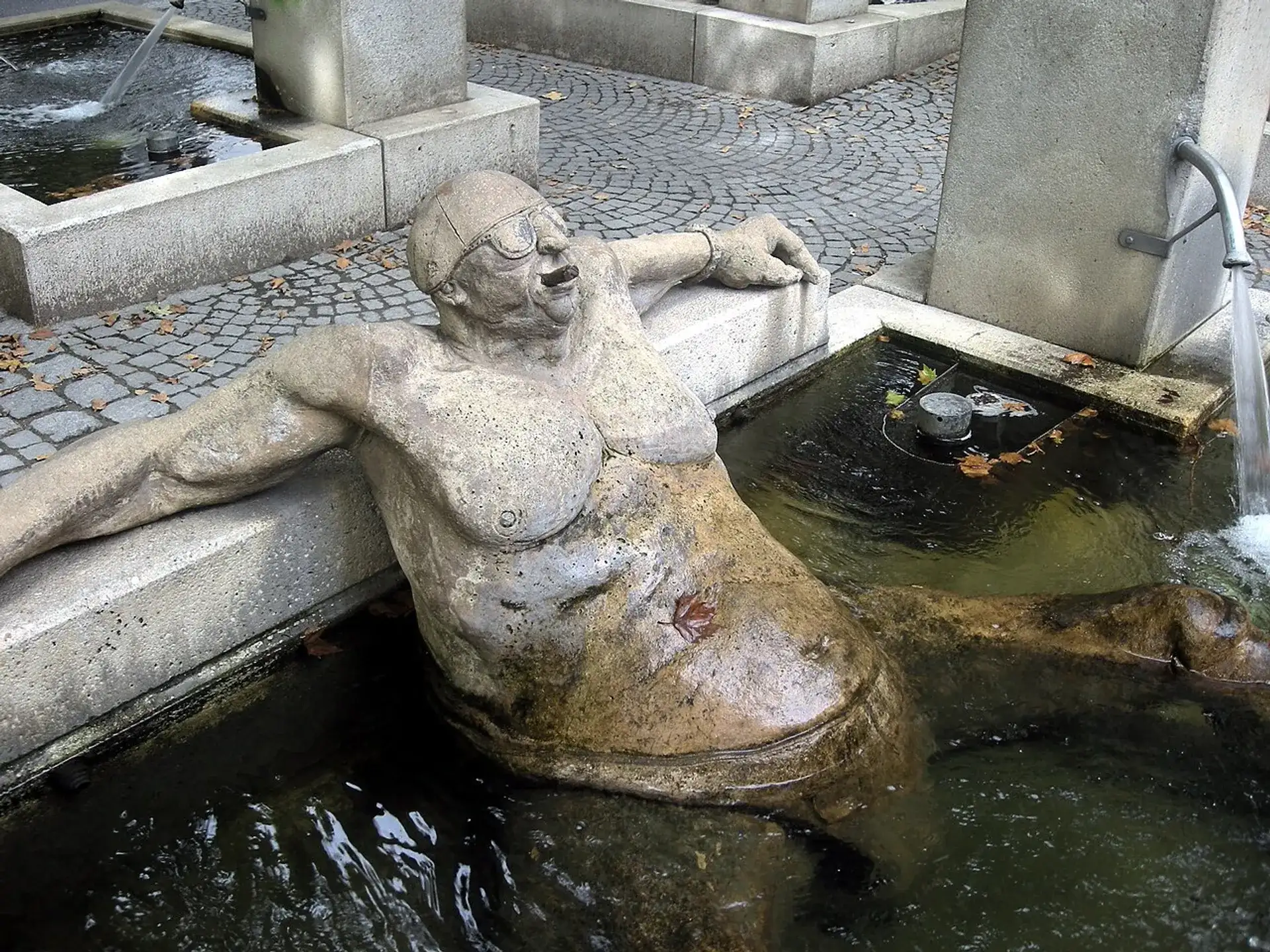Peter-Lenk-Brunnen: Satire in Stein in Konstanz - Konstanz
