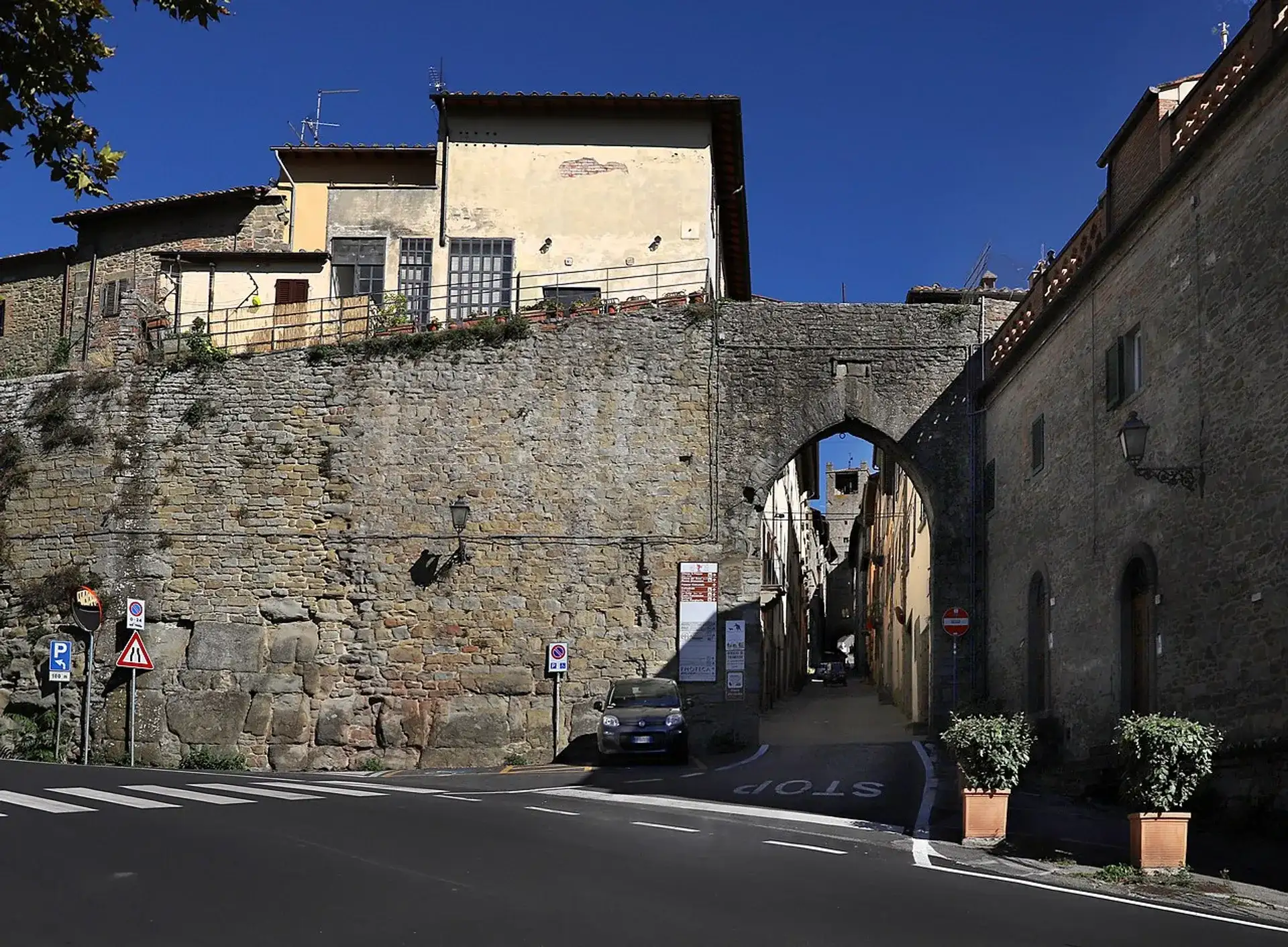 Porta Colonia: Cortona's Ancient Northern Gate - Cortona