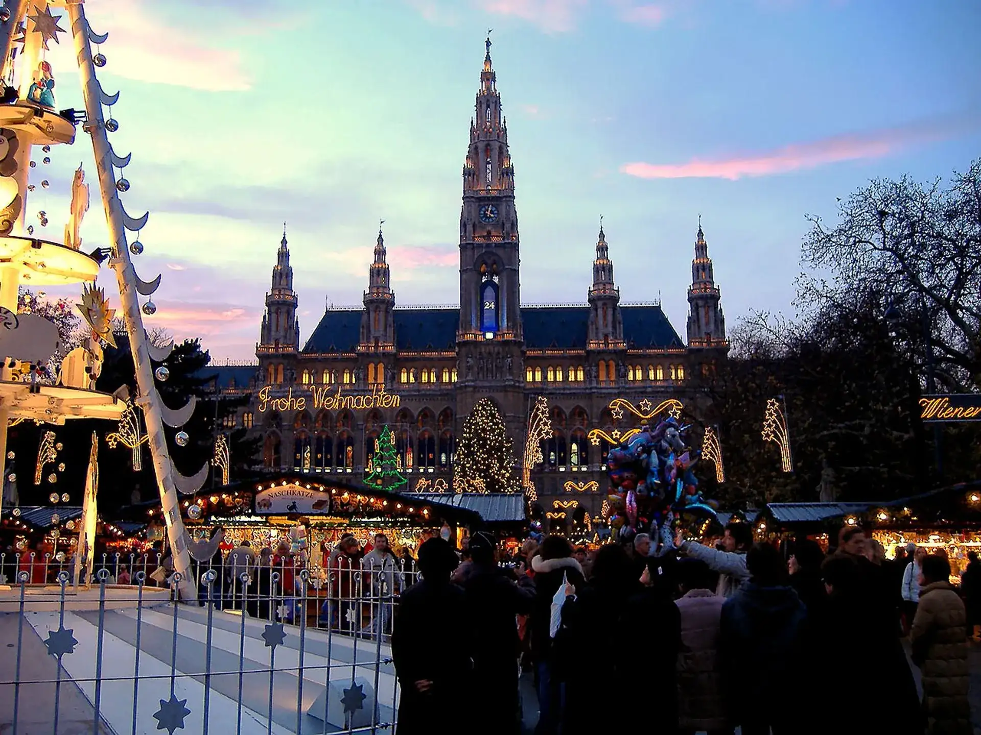 Rathausplatz Christmas Market: Vienna's Festive Heart - Wien