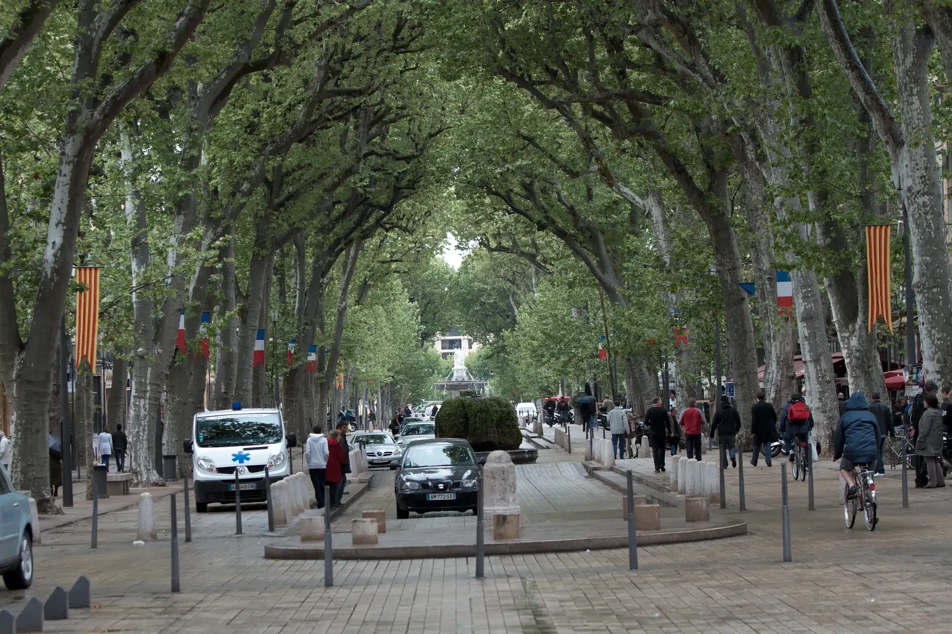 Cours Mirabeau: Aix-en-Provence's Historic Avenue - Aix-en-provence