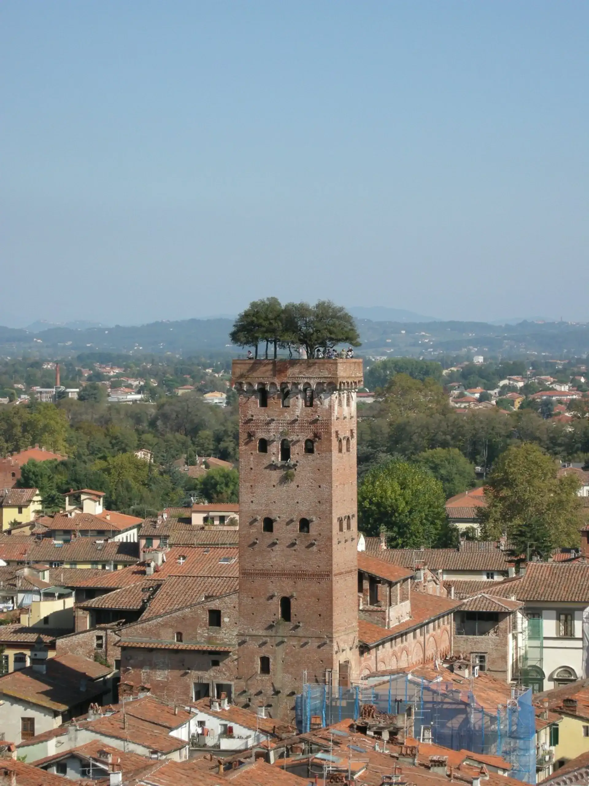 Guinigi Tower: Lucca's Iconic Tree-Topped Landmark - Lucca